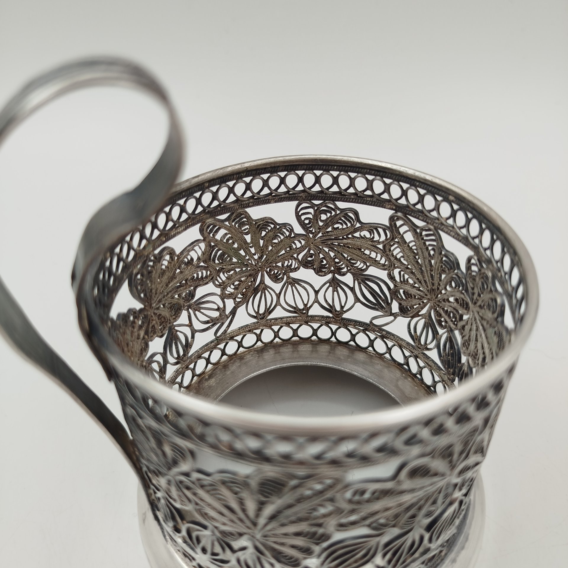Подстаканник, выполненный в технике ажурной скани, мельхиор (медь-никель), скань, Казаковский завод художественных изделий (КХИ), СССР, 1960-1980 гг., Казаковский завод художественных изделий (КХИ)