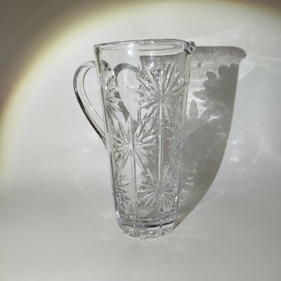 Кувшин с цветочным декором