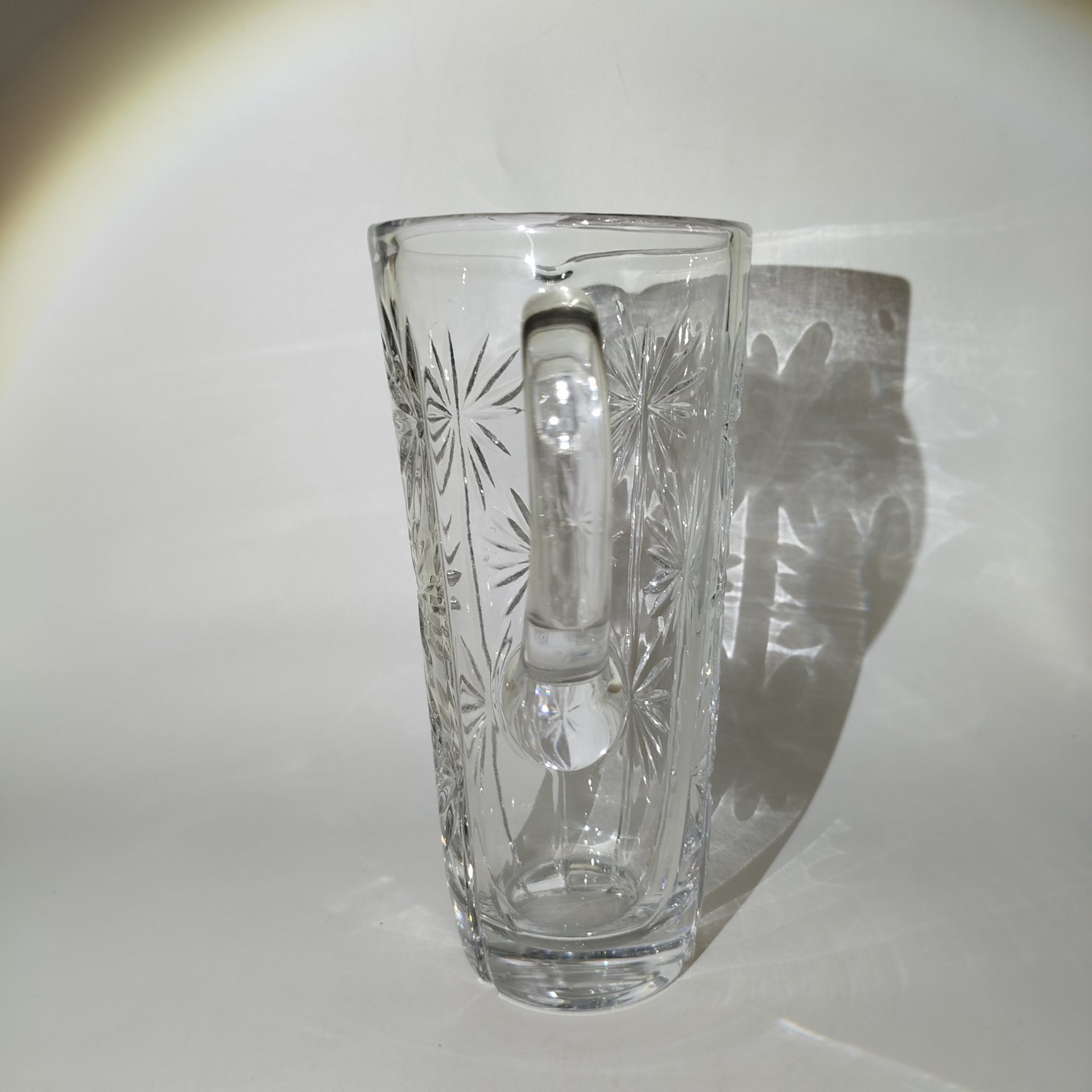 Кувшин с цветочным декором