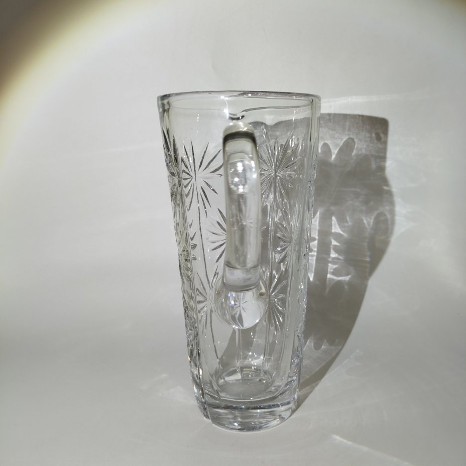 Кувшин с цветочным декором