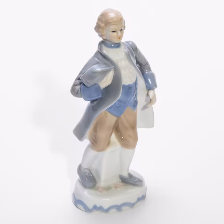 Статуэтка "Кавалер", фарфор, роспись, Китай, 2000-2010 гг.