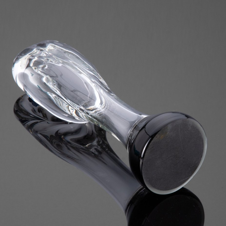 Ваза "Калла" оригинальной формы для минималистичных букетов, цветное стекло, Гусевской хрустальный завод (Гусь-Хрустальный), Российская Федерация, 1990-2010 гг., Гусевской хрустальный завод (Гусь-Хрустальный)