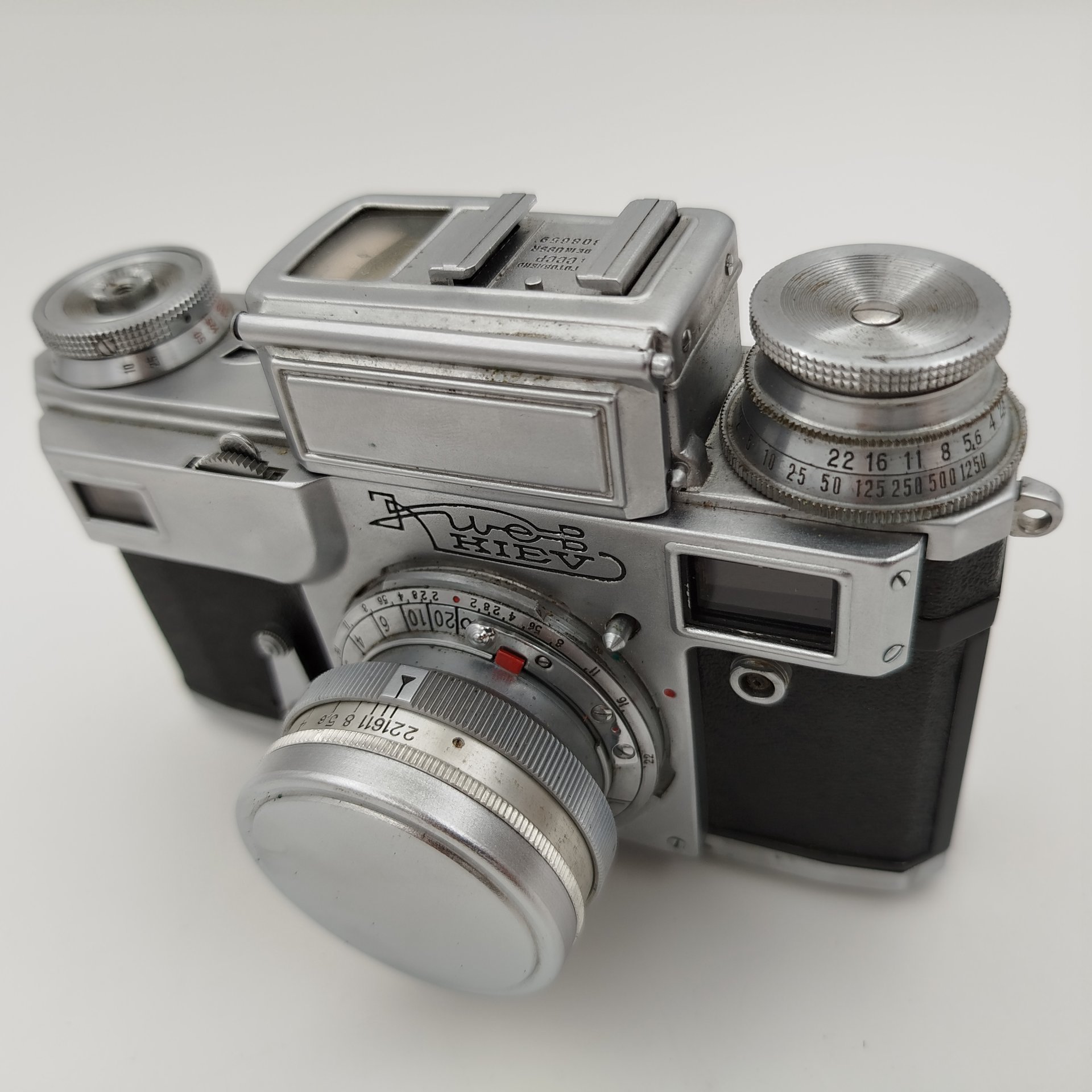 Фотоаппарат "Киев-4" с объективом "Юпитер-8", металл, стекло, кожа, полимерный материал, Киевский завод «Арсенал»