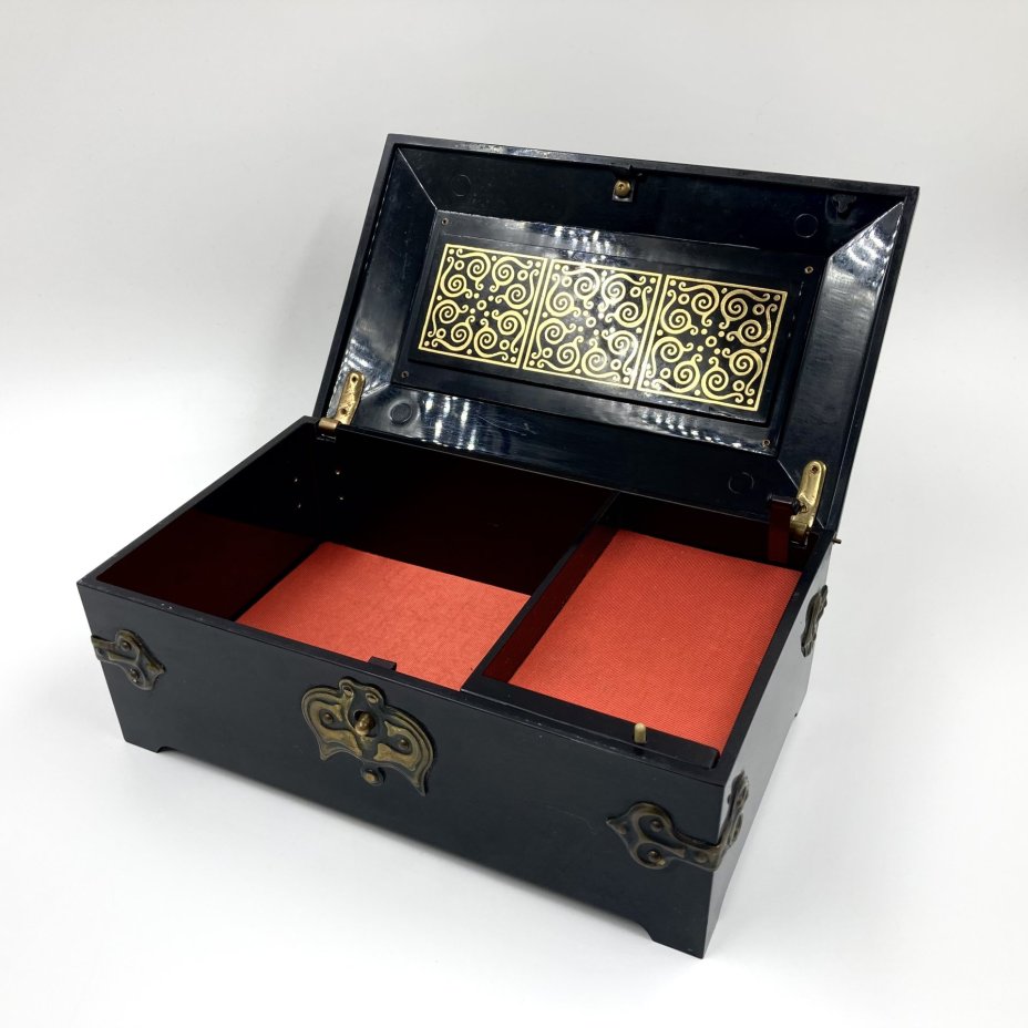 Музыкальная шкатулка, клеймо ЮМ, пластик, металл, СССР, 1960-1970 гг.