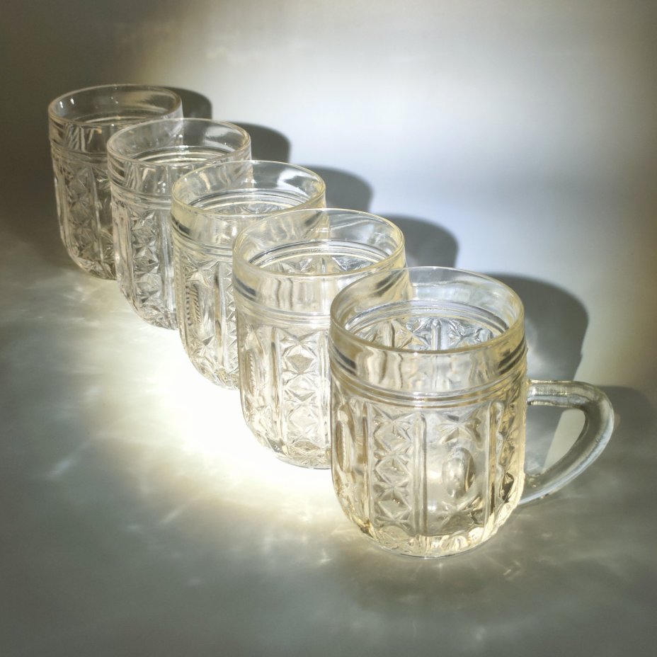 Набор из 5-ти небольших кружек желтого оттенка с рельефным декором, стекло, пресс, Дятьковский хрустальный завод, СССР, 1970-1990 гг.