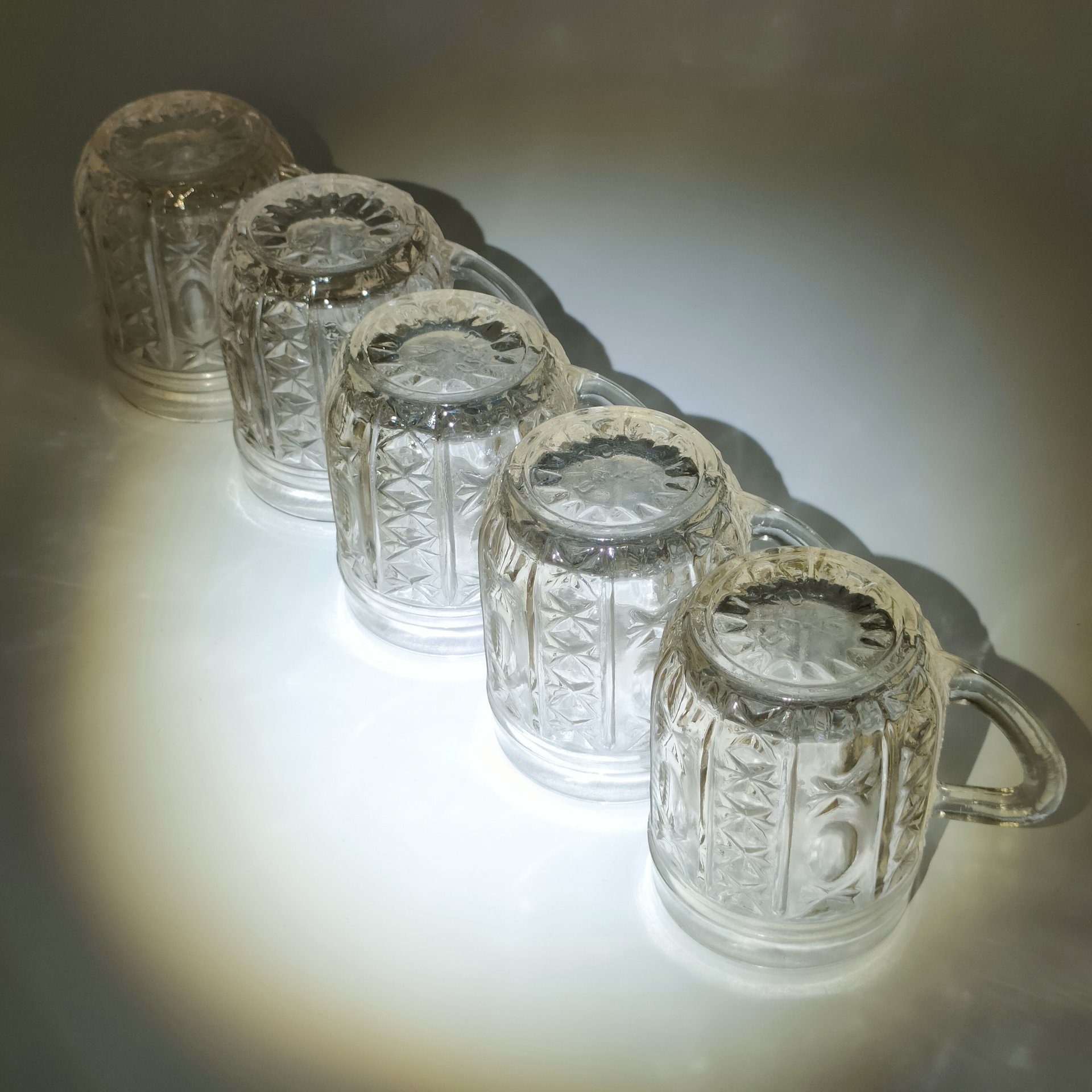 Набор из 5-ти небольших кружек желтого оттенка с рельефным декором, стекло, пресс, Дятьковский хрустальный завод, СССР, 1970-1990 гг.