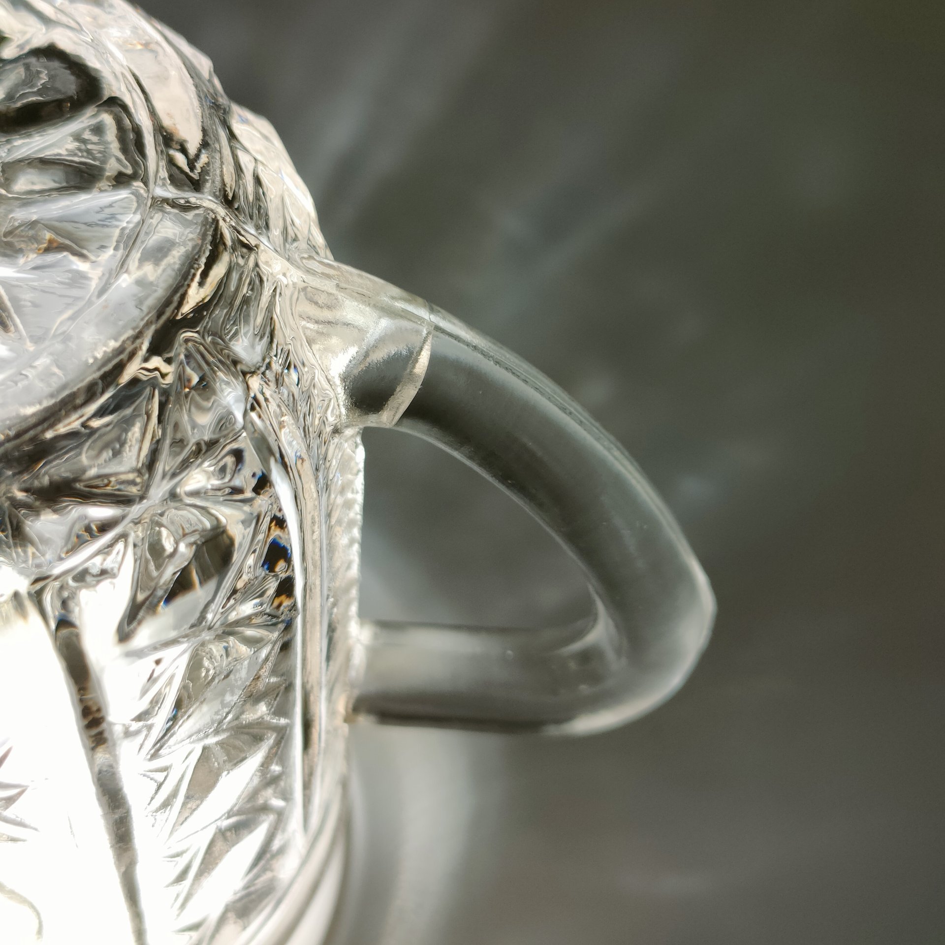 Набор из 5-ти небольших кружек желтого оттенка с рельефным декором, стекло, пресс, Дятьковский хрустальный завод, СССР, 1970-1990 гг.