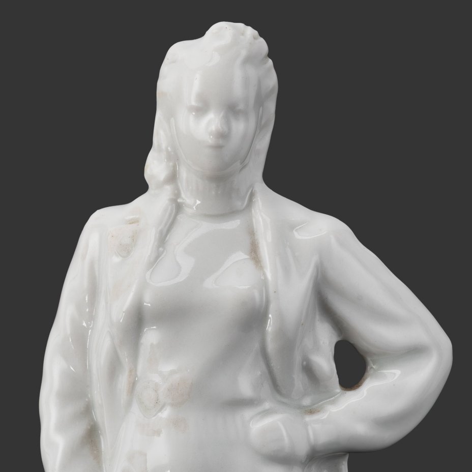Скульптура "Девушка-геолог", автор А.Д. Бржезицкая, фарфор, Дулевский фарфоровый завод (Дулёво), СССР, 1940-1950 гг.