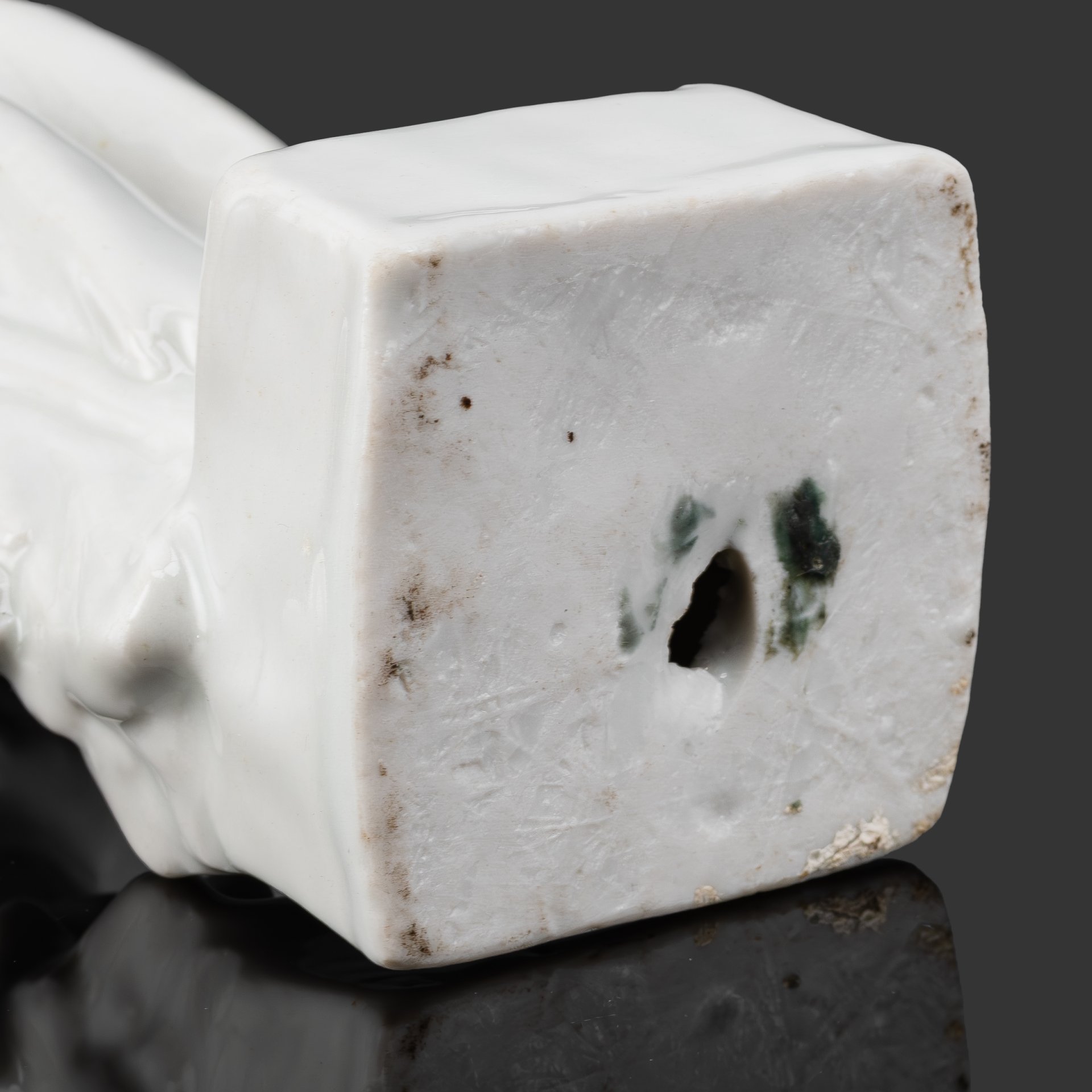 Скульптура "Девушка-геолог", автор А.Д. Бржезицкая, фарфор, Дулевский фарфоровый завод (Дулёво), СССР, 1940-1950 гг.