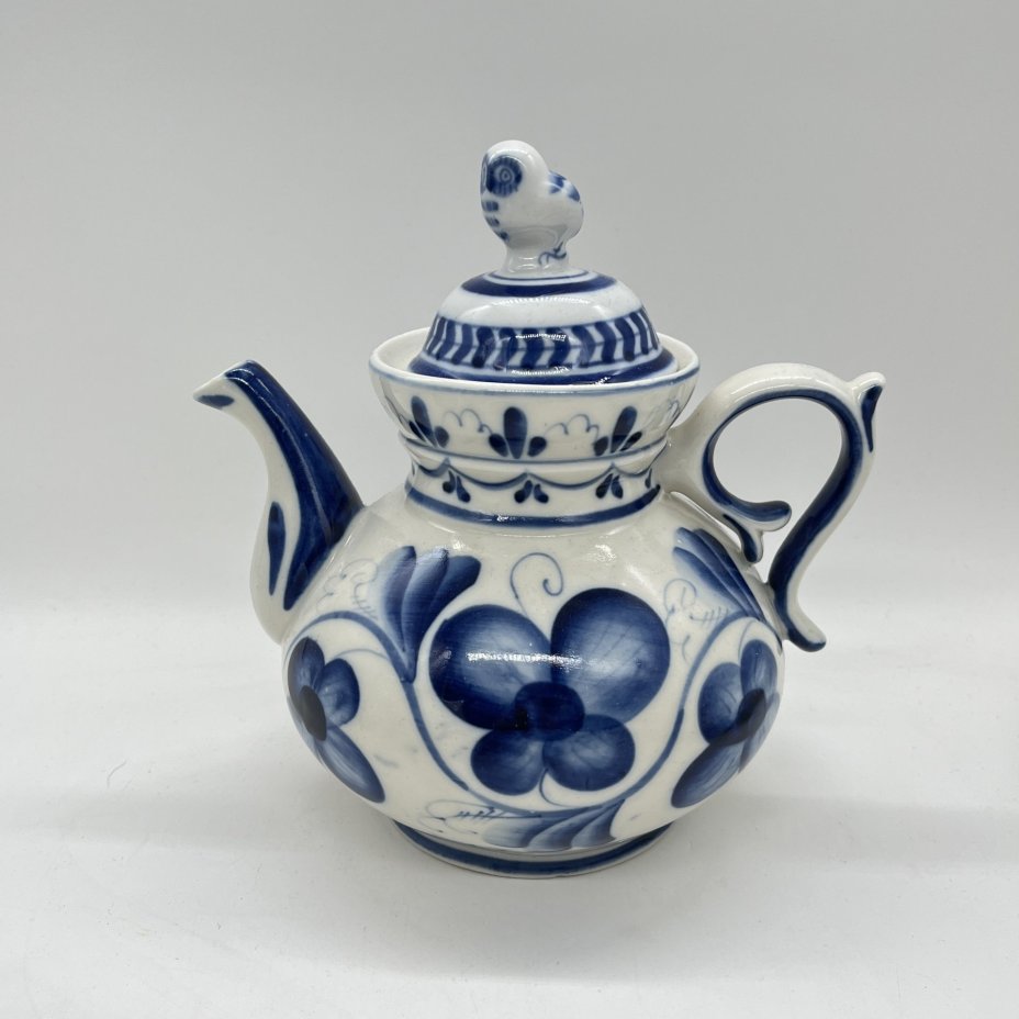 Чайник заварочный с расписным цветочным декором (крышка в подборе), фарфор, роспись, Объединение «Гжель», СССР, 1972-1986 гг., Объединение «Гжель»