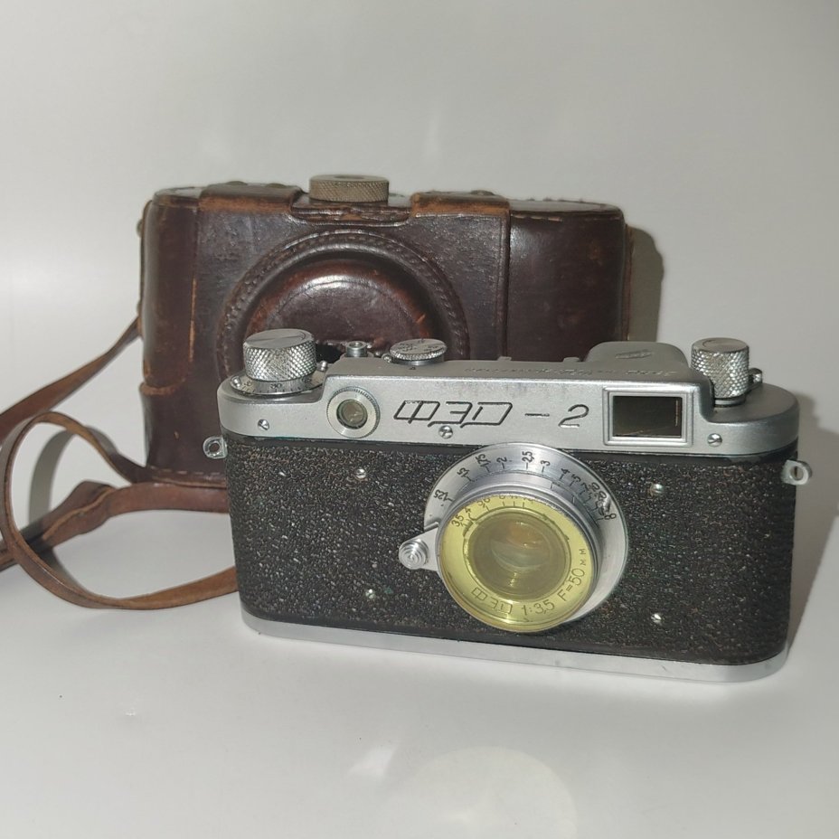 Фотоаппарат "ФЭД-2" в оригинальном кофре (Первый выпуск), металл, стекло, кожа, Харьковский машиностроительный завод им. Дзержинского (ФЭД), СССР, 1955-1956 гг., Харьковский машиностроительный завод им. Дзержинского (ФЭД)