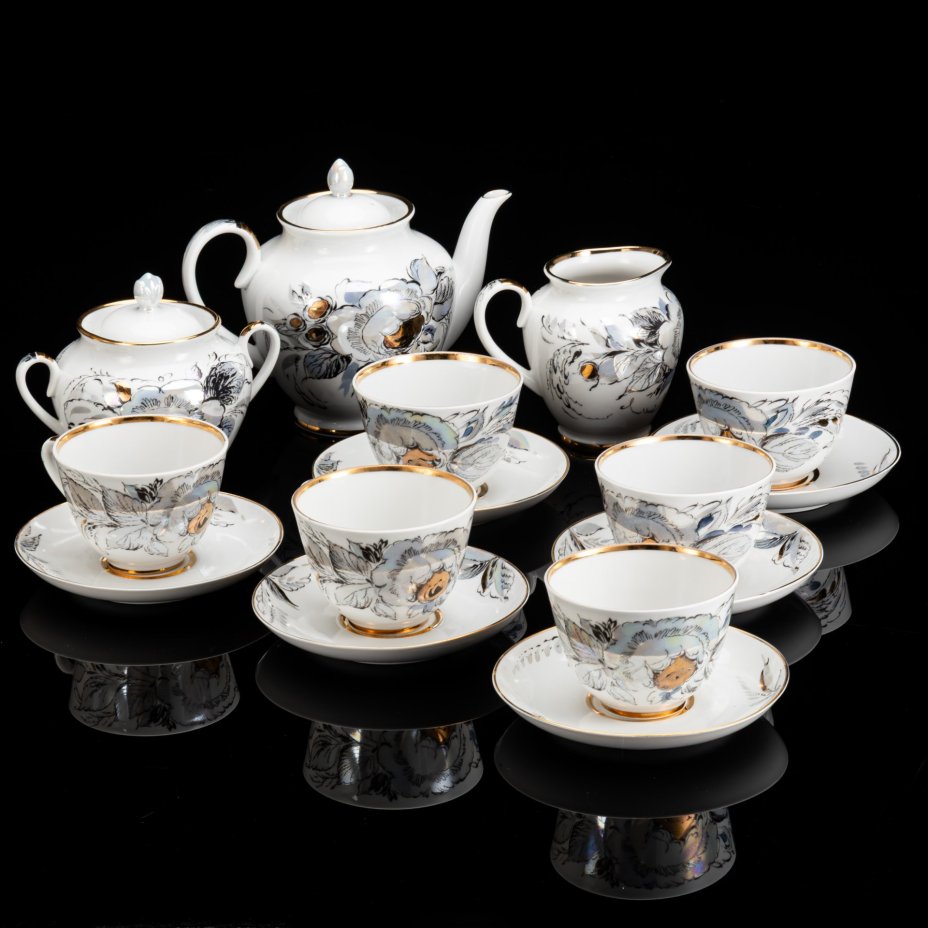 Сервиз чайный "Жемчужный" на 6 персон (15 предметов), автор формы "Весенняя" Яковлева С.Е., автор рисунка Семенова А.Н., фарфор, люстр, деколь, золочение, Ленинградский фарфоровый завод (ЛФЗ), СССР, 1970-1986 гг.