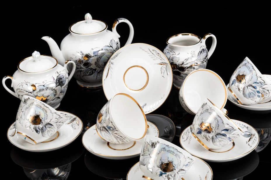 Сервиз чайный "Жемчужный" на 6 персон (15 предметов), автор формы "Весенняя" Яковлева С.Е., автор рисунка Семенова А.Н., фарфор, люстр, деколь, золочение, Ленинградский фарфоровый завод (ЛФЗ), СССР, 1970-1986 гг.