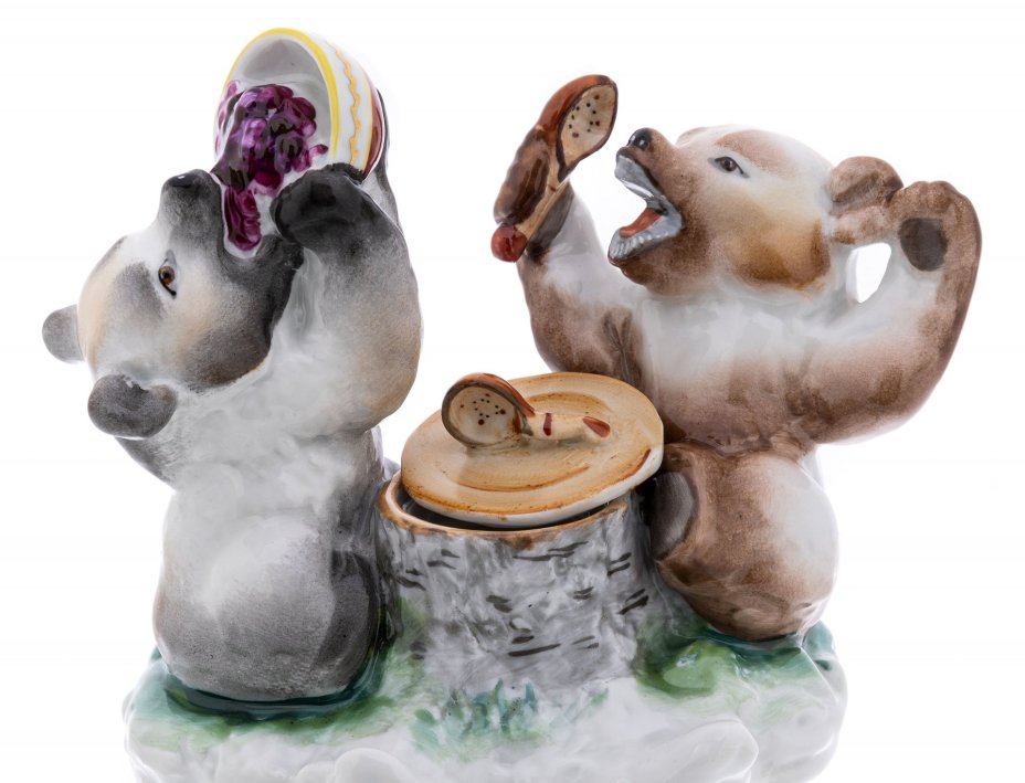 Чернильница «Медвежата», фарфор, роспись, Ленинградский фарфоровый завод ("ЛФЗ"), скульптор Е.И. Чарушин, СССР, 1970-1986 гг., Ленинградский фарфоровый завод (ЛФЗ)