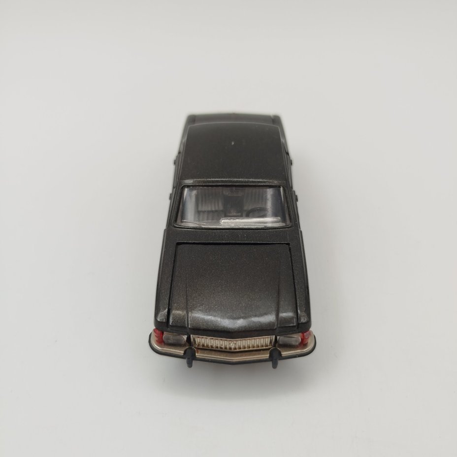 Модель автомобиля "ГАЗ-3102 Волга" масштаб 1:43