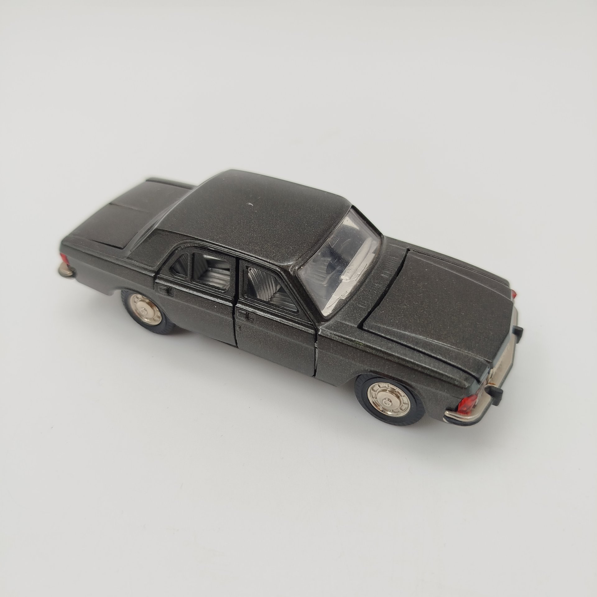 Модель автомобиля "ГАЗ-3102 Волга" масштаб 1:43