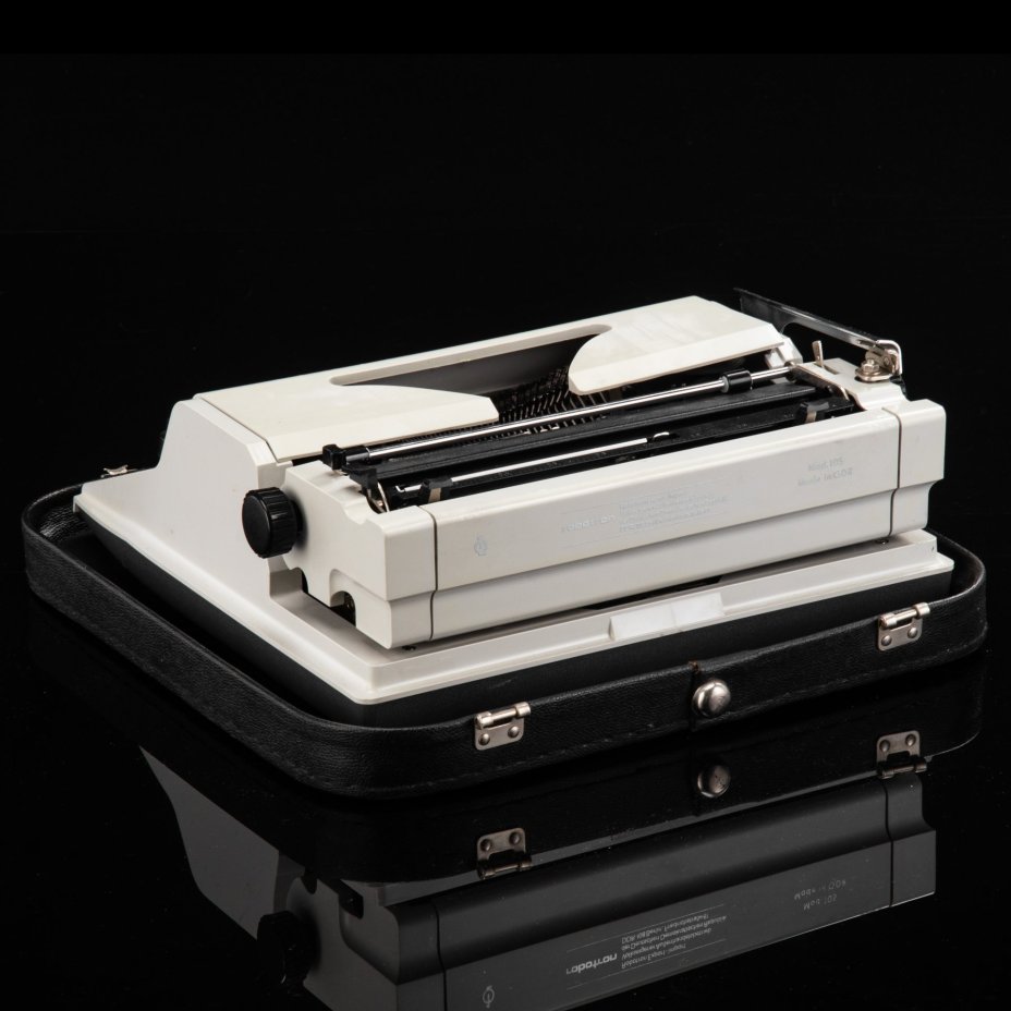 Машинка печатная "Erika Robotron 105" в оригинальном кофре, металл, пластик, Buromaschinen, ГДР, 1969-1991 гг.