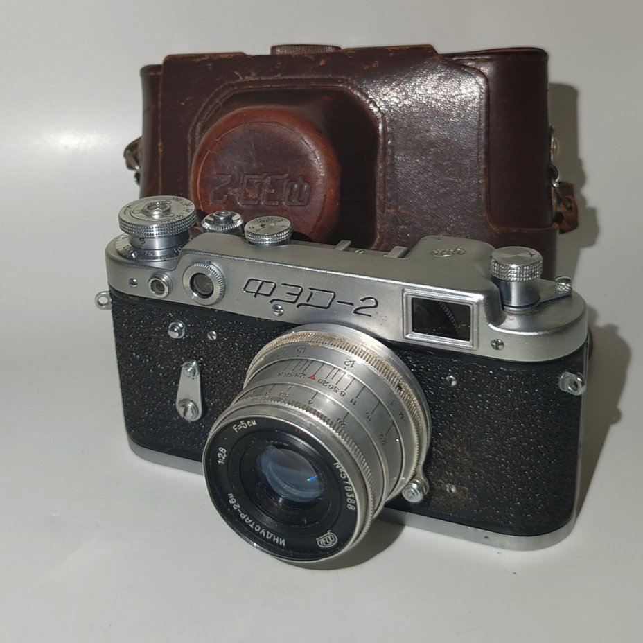 Фотоаппарат пленочный "ФЭД-2" с объективом "Индустар-26м" в оригинальном кофре, металл, пластик, стекло, кожа, Харьковский машиностроительный завод им. Дзержинского (ФЭД), СССР, 1958-1969 гг., Харьковский машиностроительный завод им. Дзержинского (ФЭД)