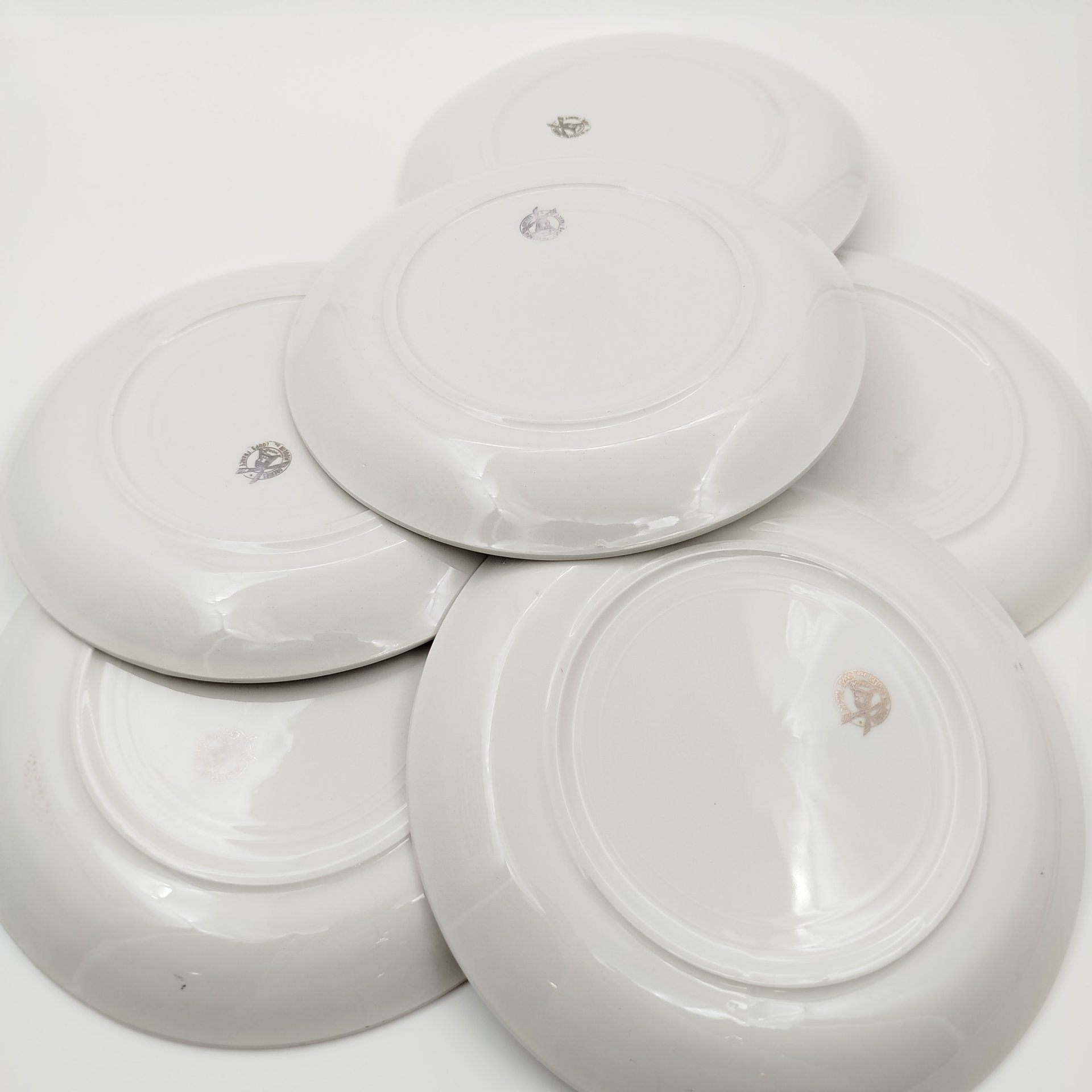 Набор из 6-ти тарелок, украшенных изображением разных блюд, Orchies Moulin des Loups, фаянс, деколь, Франция, 1930-1960 гг.