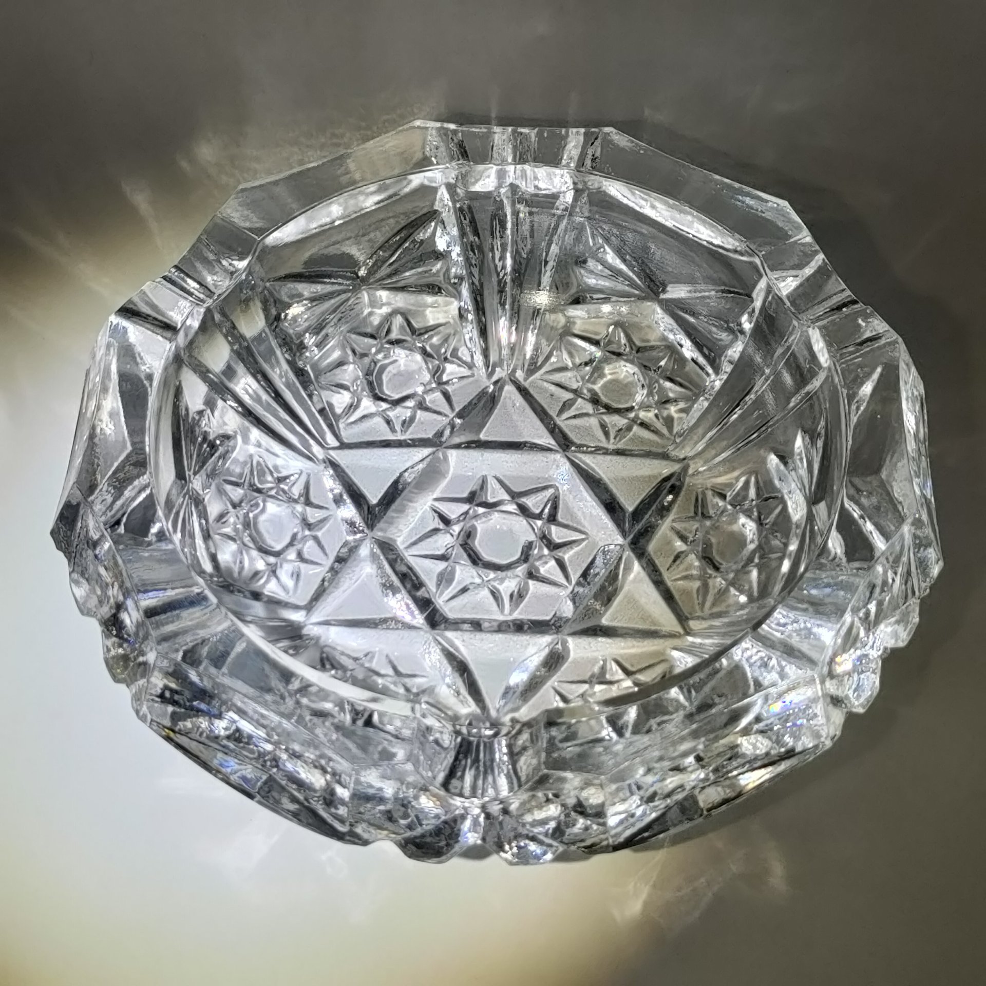 Пепельница настольная с резным геометрическим декором, хрусталь, алмазная грань, СССР, 1970-1990 гг.