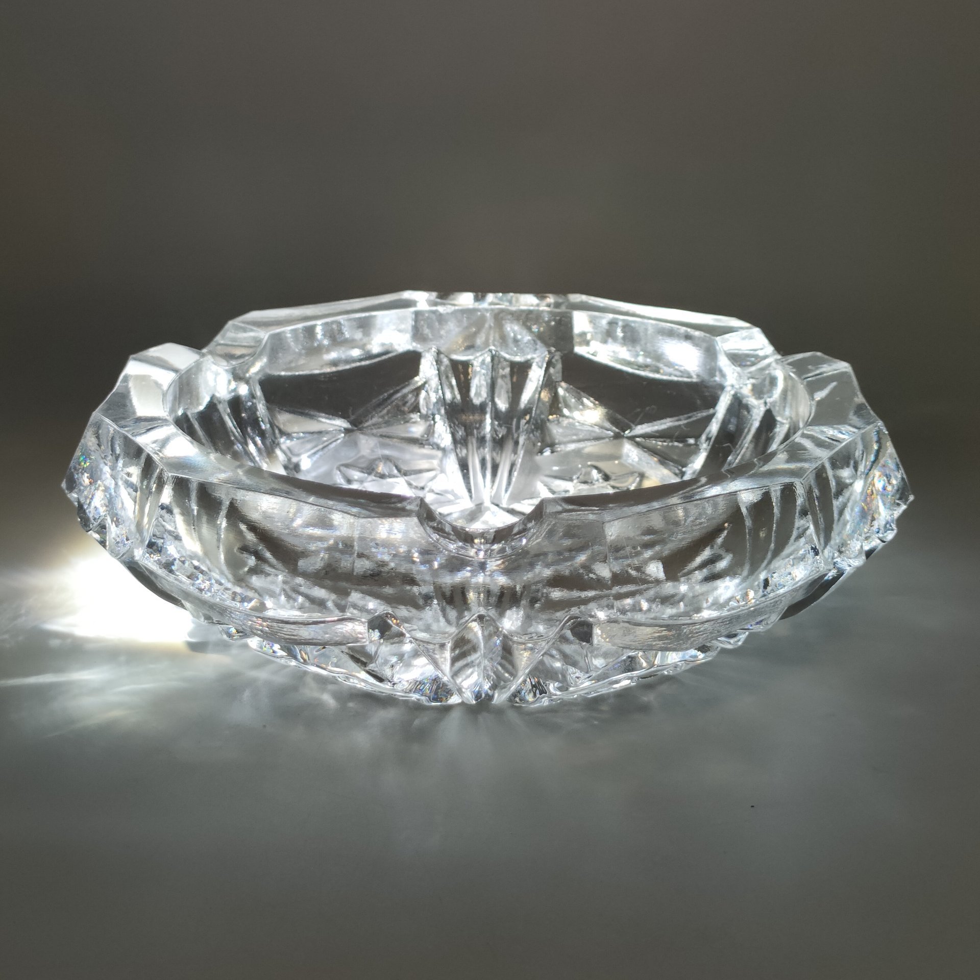 Пепельница настольная с резным геометрическим декором, хрусталь, алмазная грань, СССР, 1970-1990 гг.