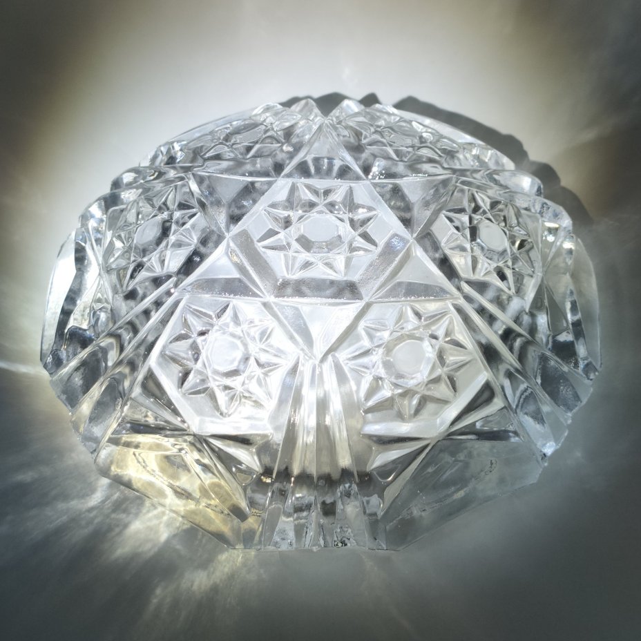 Пепельница настольная с резным геометрическим декором