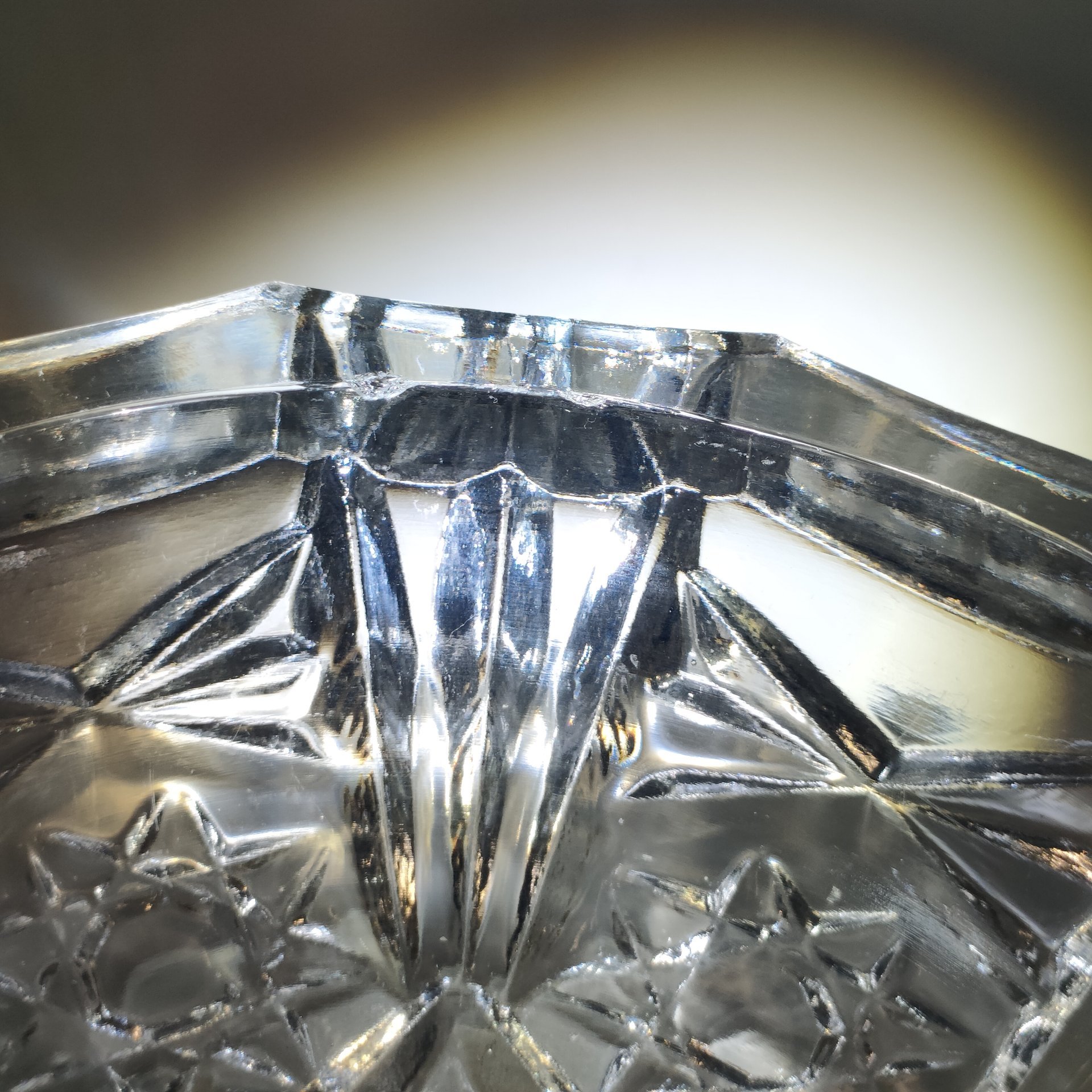 Пепельница настольная с резным геометрическим декором, хрусталь, алмазная грань, СССР, 1970-1990 гг.