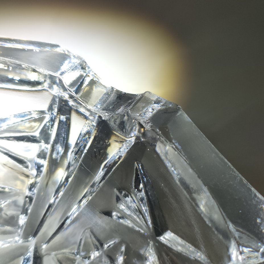 Пепельница настольная с резным геометрическим декором