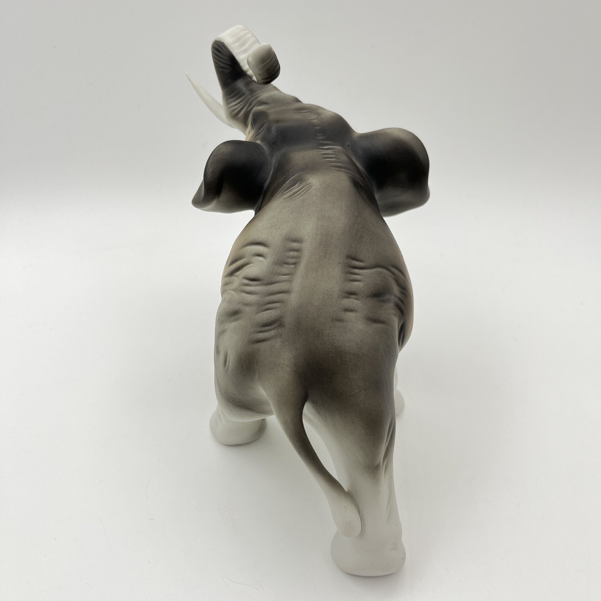 Статуэтка "Слон", фарфор, роспись, Royal Dux, Чехословакия, 1930-1945 гг.