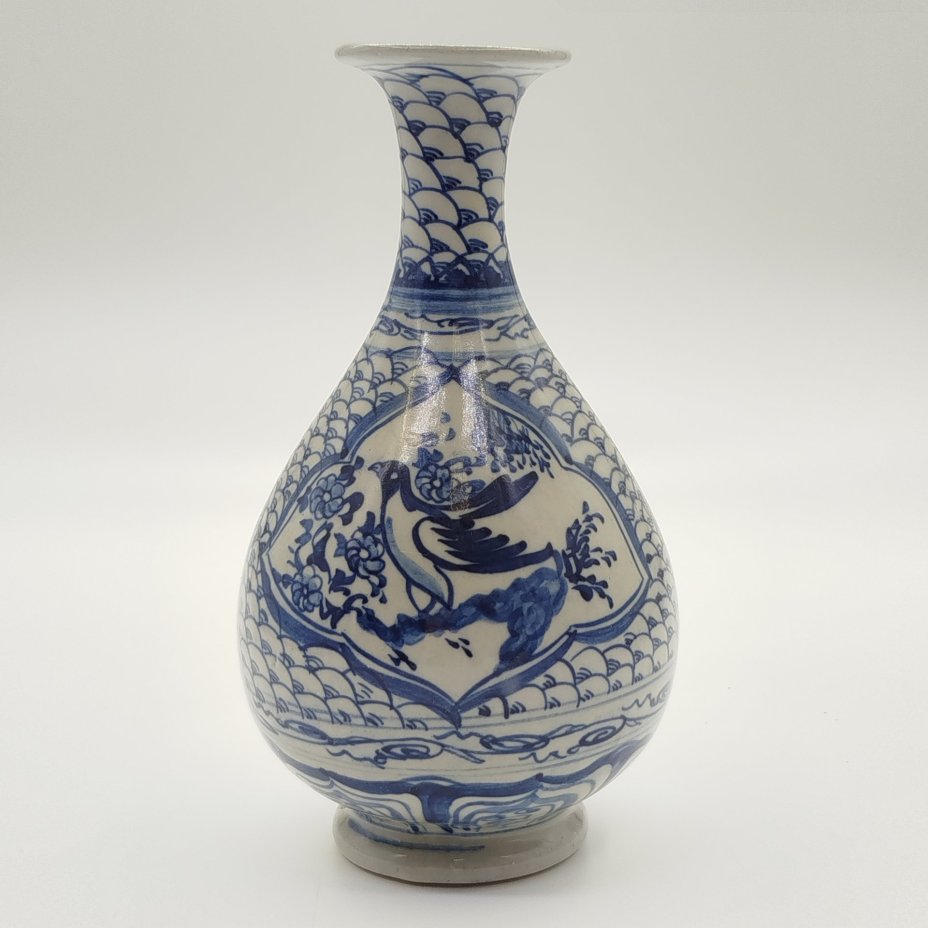 Ваза, украшенная изображением рыбки и птицы, фарфор, роспись, Китай, 1950-1980 гг.