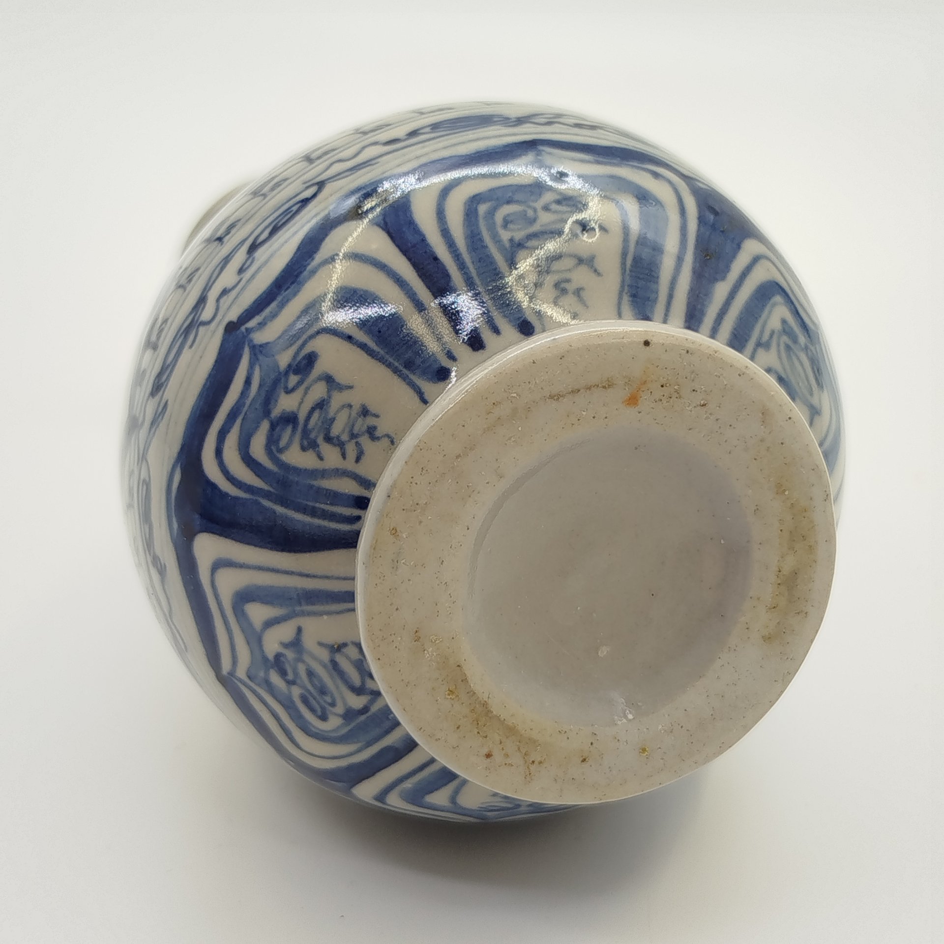 Ваза, украшенная изображением рыбки и птицы, фарфор, роспись, Китай, 1950-1980 гг.