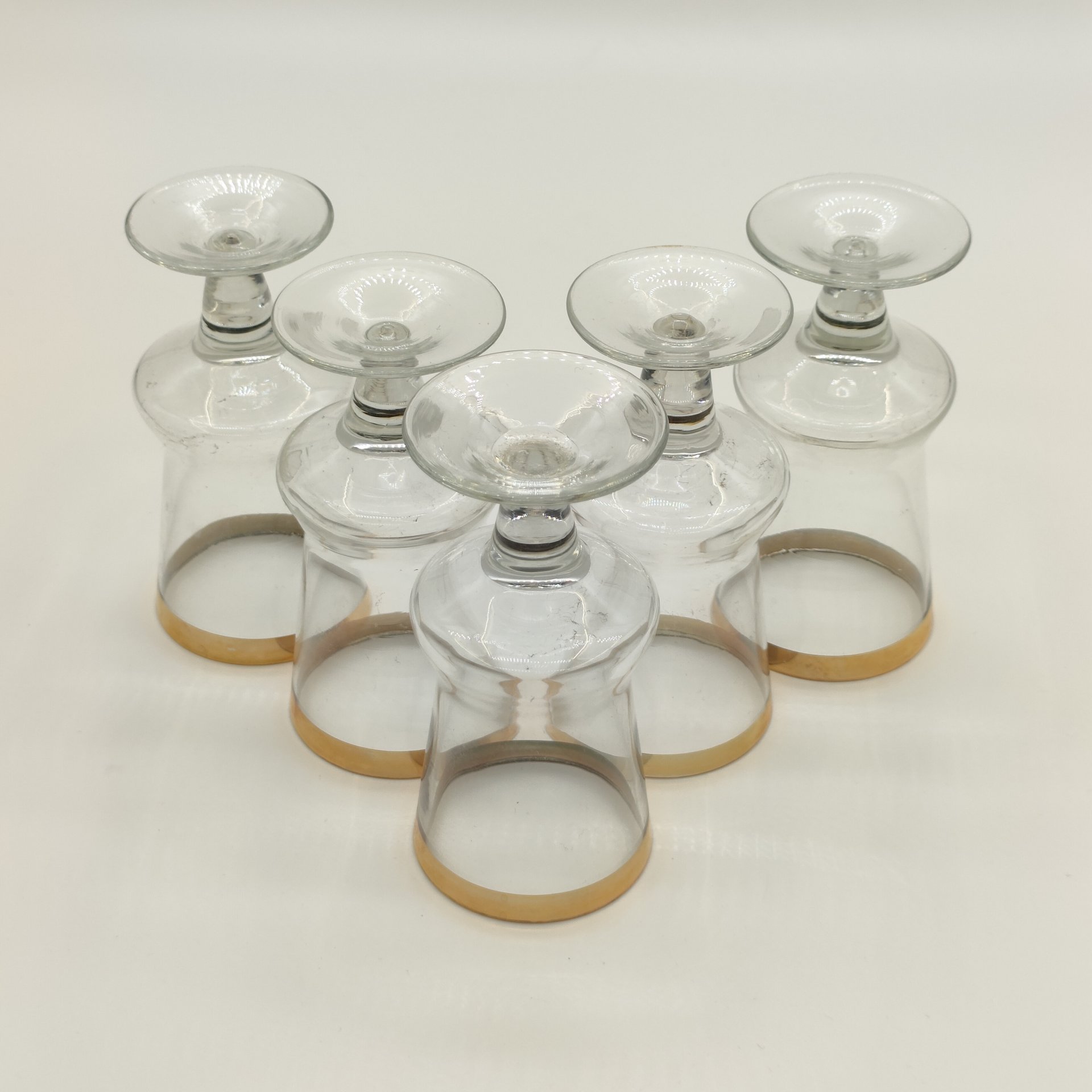 Набор из 5-ти рюмок (фужеров) с декором в виде золотой ленты, стекло, золочение, СССР, 1970-1990 гг.