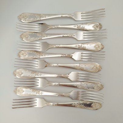 Набор из десяти десертных вилок с растительным декором