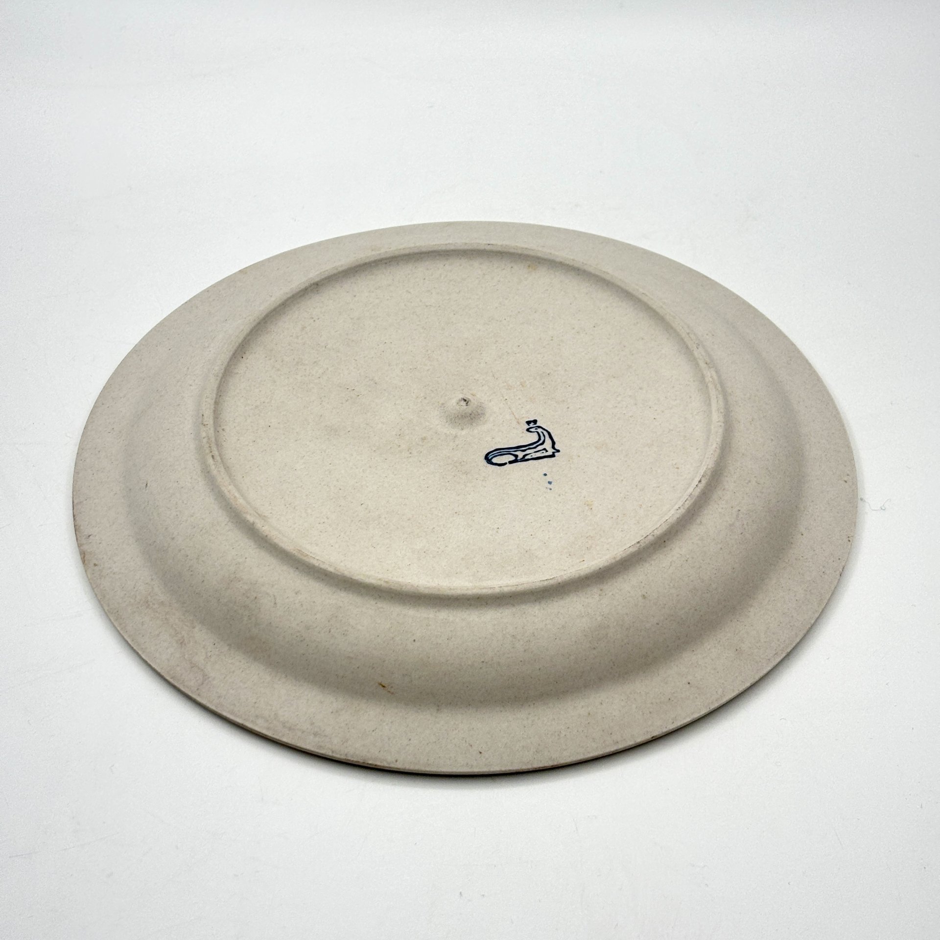 Тарелка декоративная "50 лет Уральскому вагоностроительному заводу имени Ф. Э. Дзержинского", фарфор, бисквит, рельеф, Богдановичский фарфоровый завод, СССР, 1986 г.