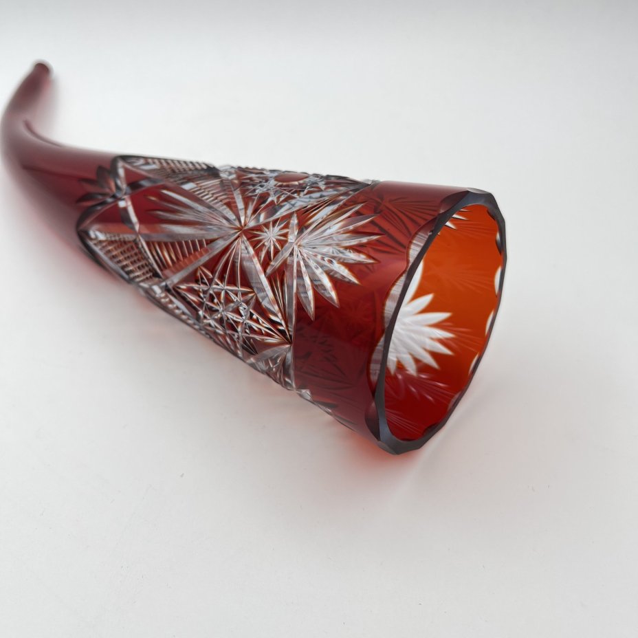 Кубок для вина ("Рог изобилия"), украшенный рельефным резным декором, хрусталь, алмазная грань, Гусевской хрустальный завод (Гусь-Хрустальный), СССР, 1970-1990 гг.