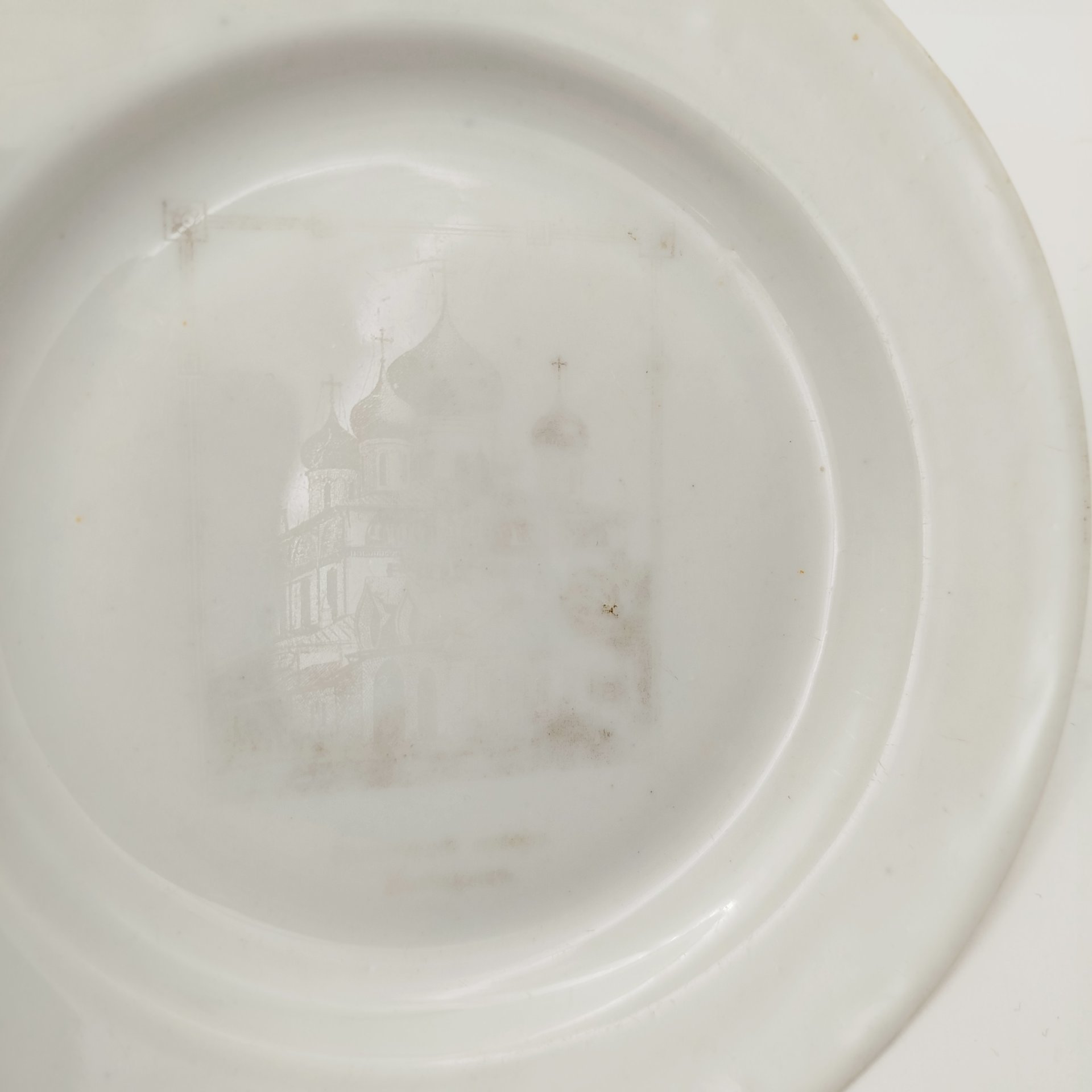 Блюдце декоративное "Знаменский собор. Новгород", фарфор, деколь, Товарищество М.С. Кузнецова, Российская империя, 1890-1910 гг.