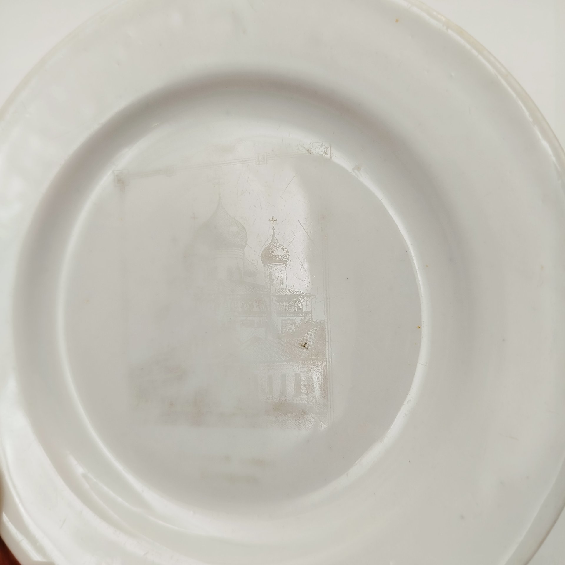 Блюдце декоративное "Знаменский собор. Новгород", фарфор, деколь, Товарищество М.С. Кузнецова, Российская империя, 1890-1910 гг.