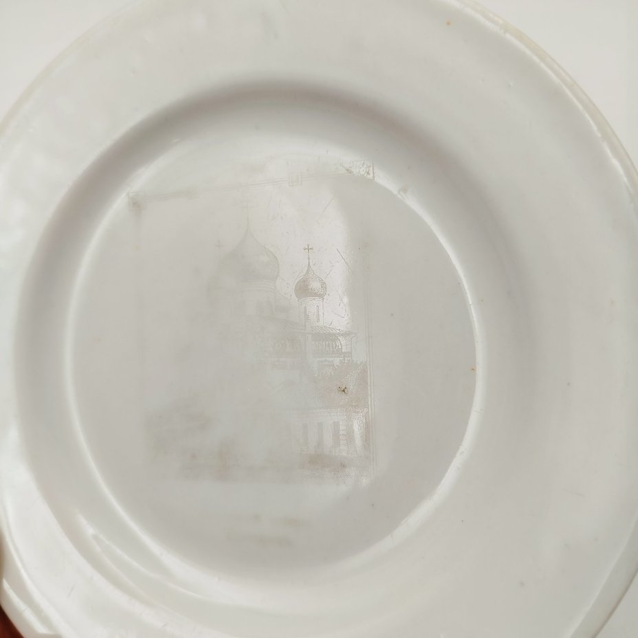 Блюдце декоративное "Знаменский собор. Новгород", фарфор, деколь, Товарищество М.С. Кузнецова, Российская империя, 1890-1910 гг.