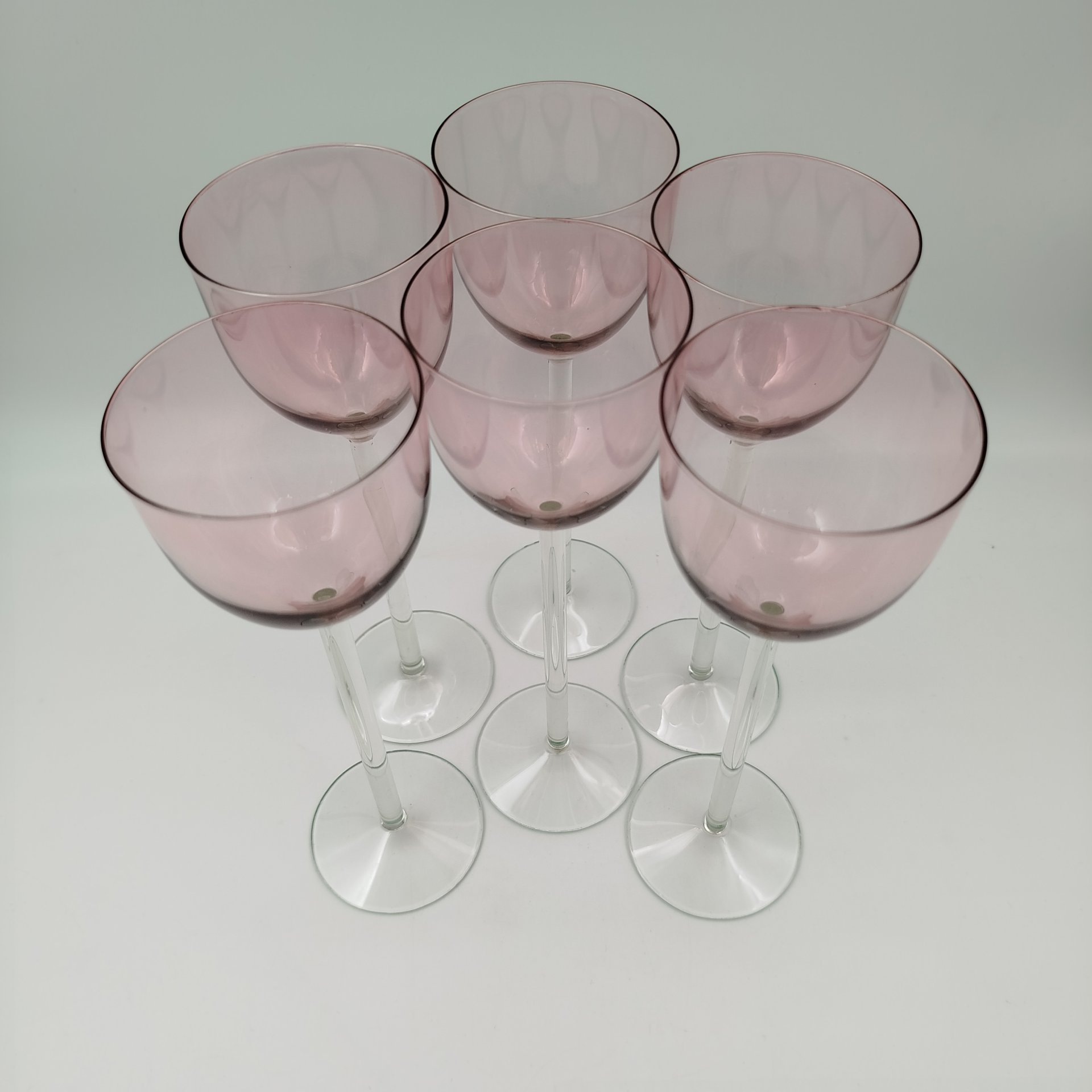Набор бокалов розового цвета на тонкой ножке на 6 персон, стекло, люстр, Калининский стекольный завод «Тверис», СССР, 1970-1990 гг.