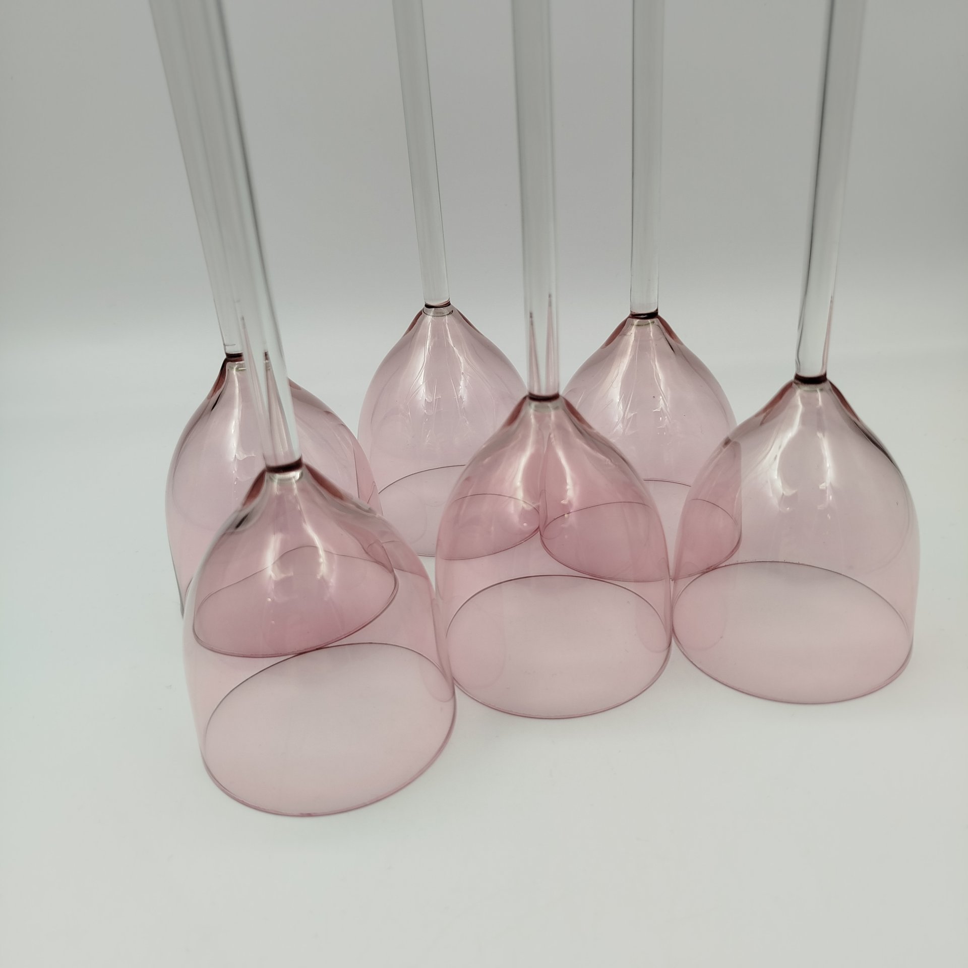 Набор бокалов розового цвета на тонкой ножке на 6 персон, стекло, люстр, Калининский стекольный завод «Тверис», СССР, 1970-1990 гг.