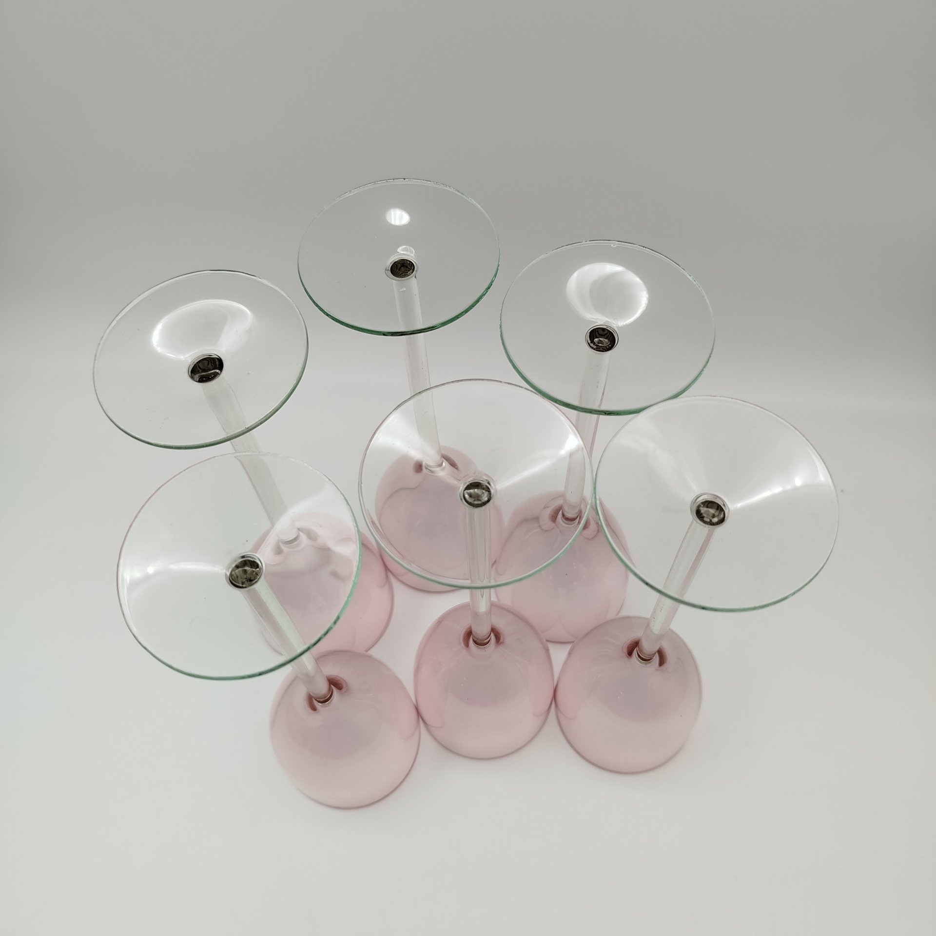 Набор бокалов розового цвета на тонкой ножке на 6 персон, стекло, люстр, Калининский стекольный завод «Тверис», СССР, 1970-1990 гг.