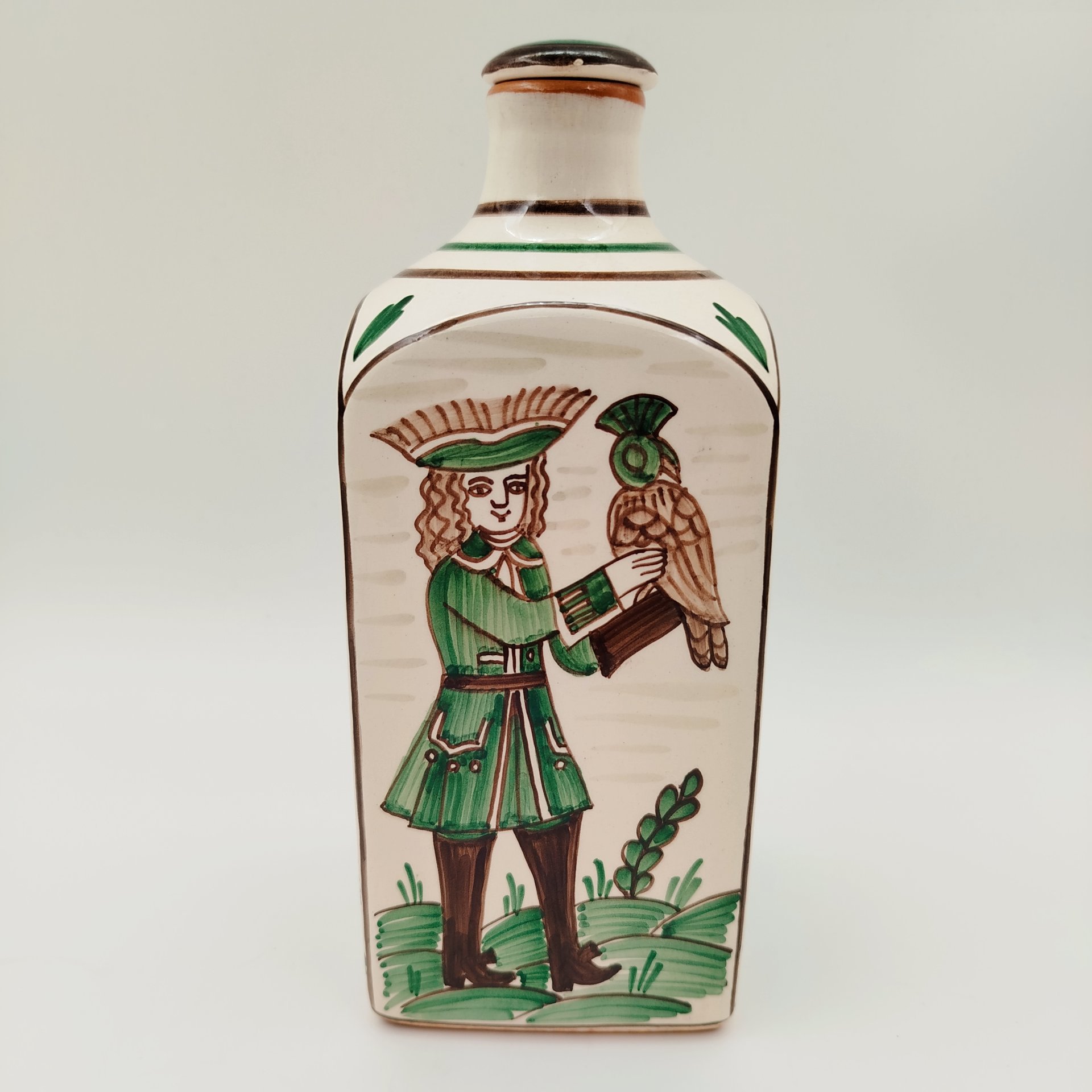 Штоф четырехгранный с изображением охотничьих сцен, керамика, роспись, СССР, 1970-1990 гг.