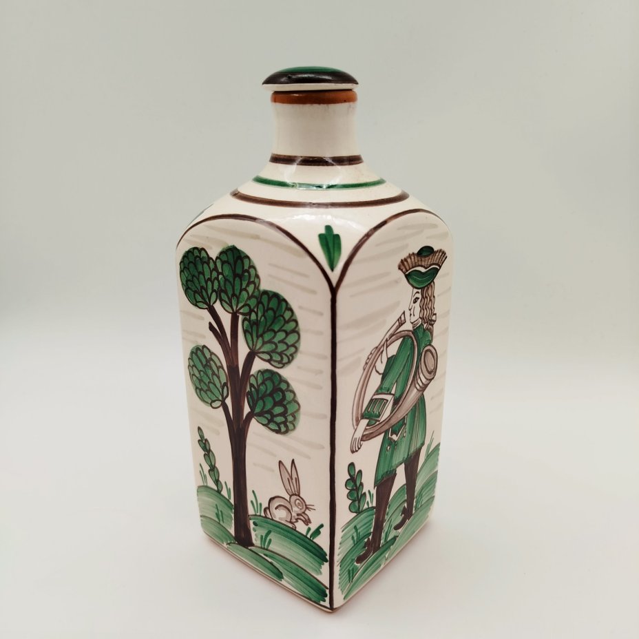 Штоф четырехгранный с изображением охотничьих сцен, керамика, роспись, СССР, 1970-1990 гг.