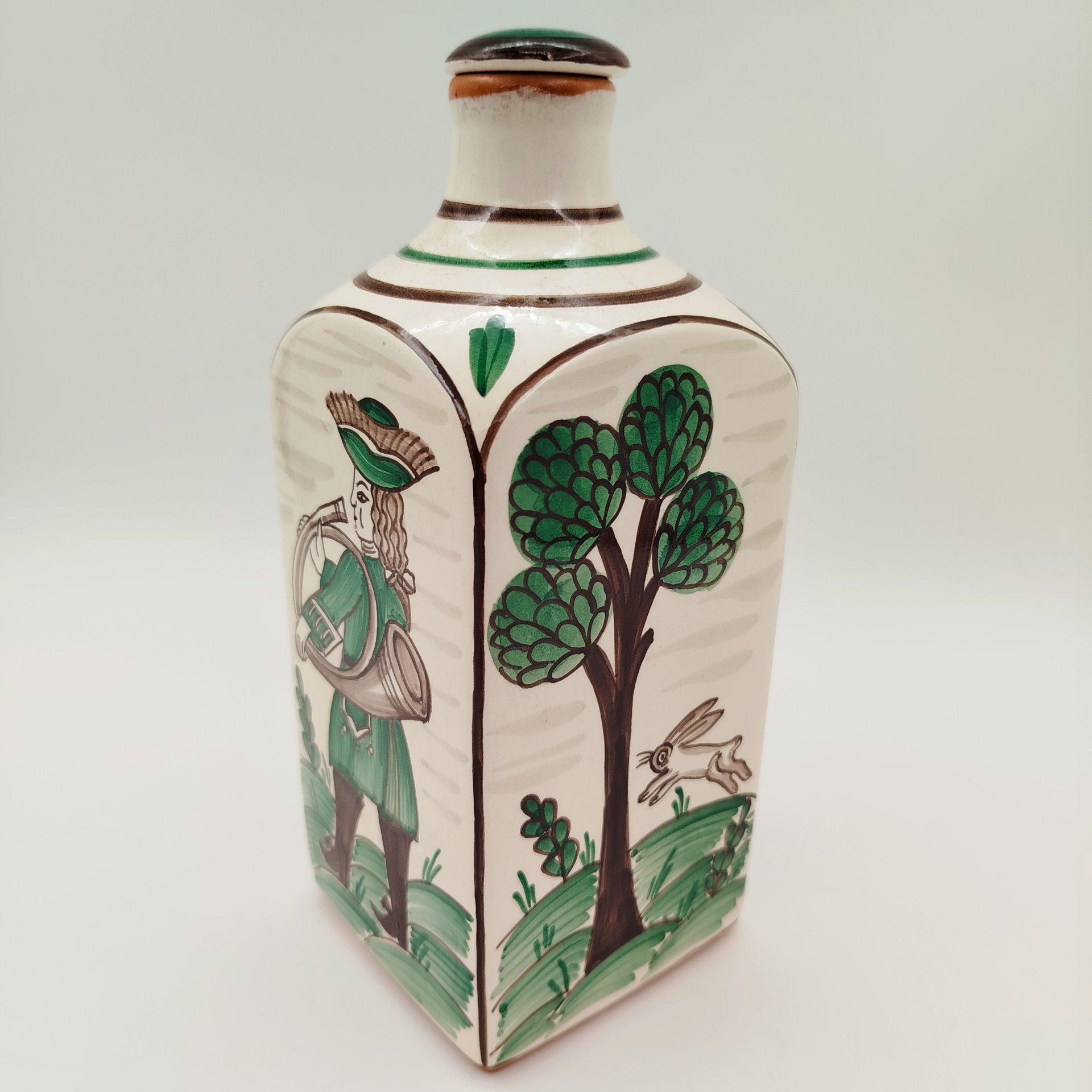 Штоф четырехгранный с изображением охотничьих сцен, керамика, роспись, СССР, 1970-1990 гг.