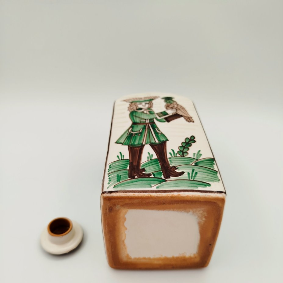 Штоф четырехгранный с изображением охотничьих сцен, керамика, роспись, СССР, 1970-1990 гг.