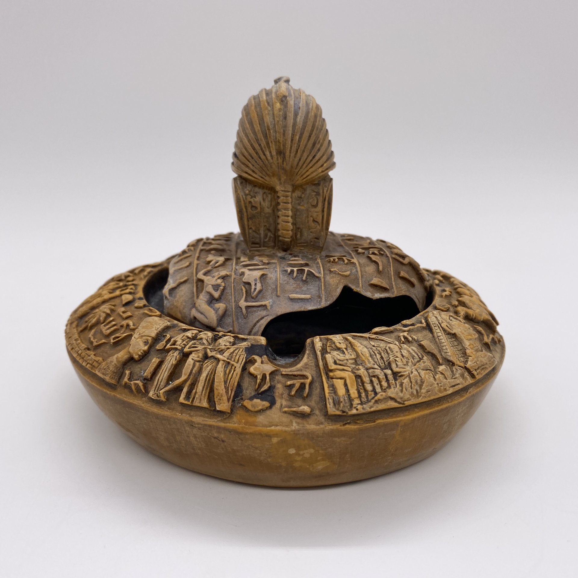 Пепельница "Фараон", пластик, Египет, 1990-2000 гг.