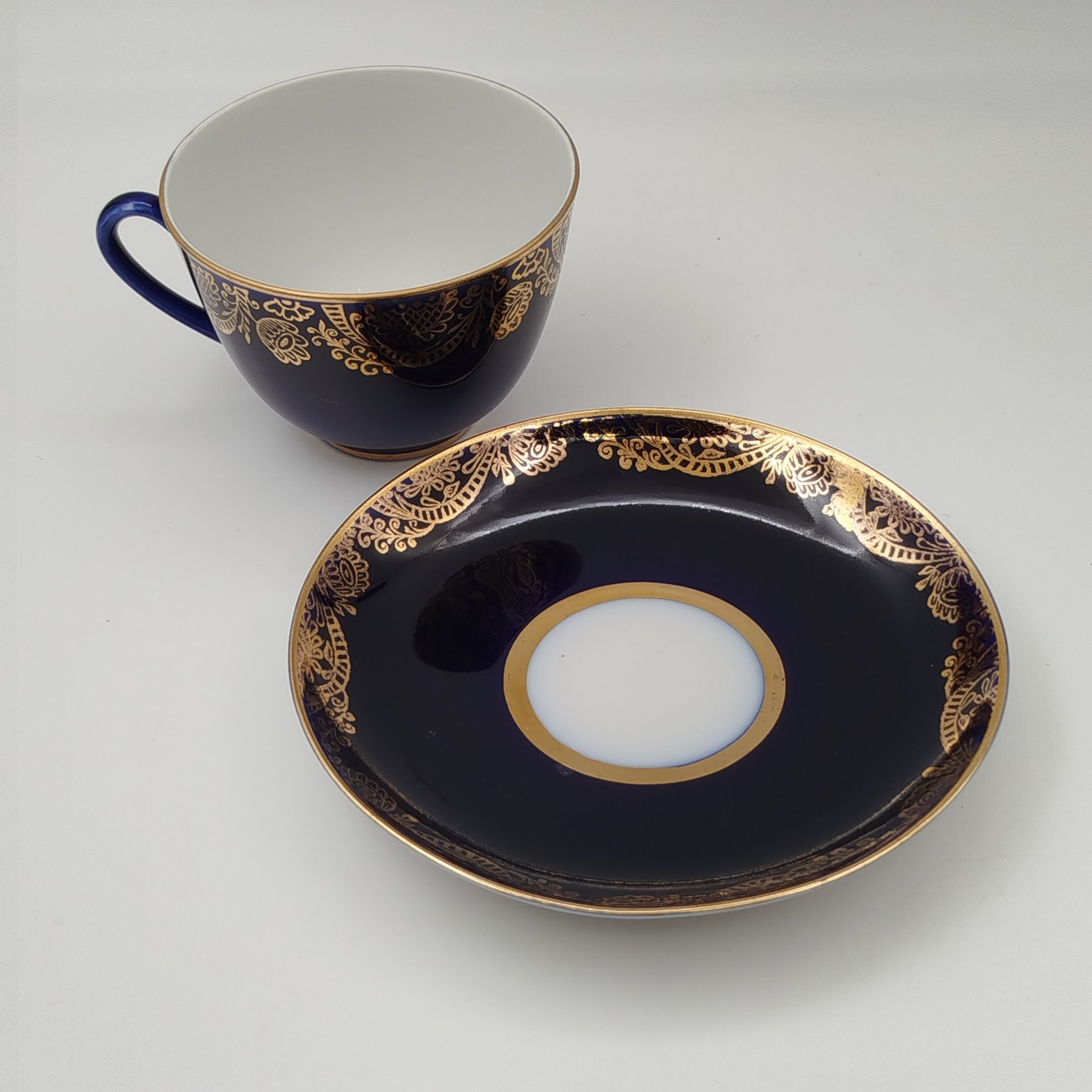 Пара чайная "Золотой фриз", фарфор, крытье кобальтом, Ленинградский фарфоровый завод (ЛФЗ), СССР, 1960-1970 гг.