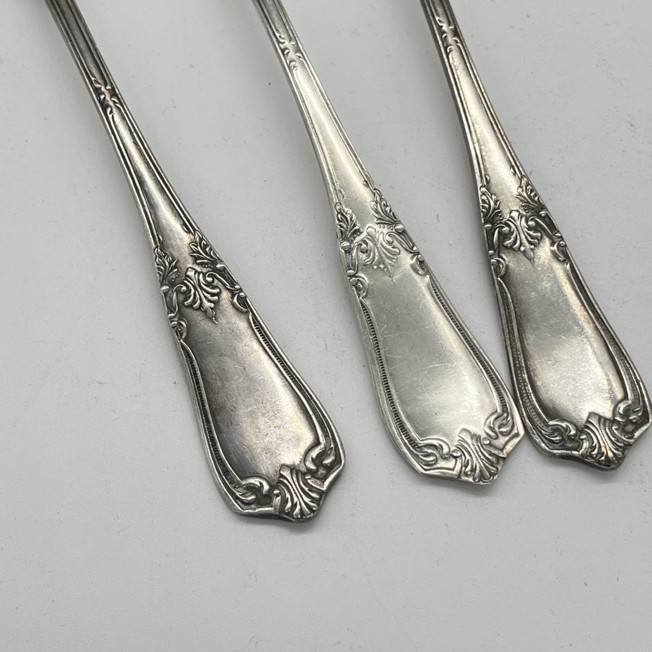 Набор из 3 столовых ложек с растительным декором на ручках, мНЦ (медь-никель-цинк), Киевский завод столовых приборов и посуды им. Дзержинского (ЗiД, ЗиД), СССР, 1950 г.