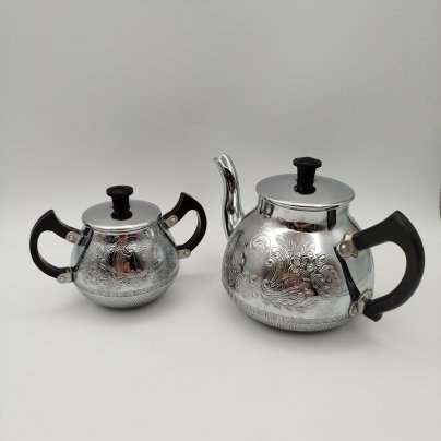 Набор для сервировки (чайник и сахарница), украшенные растительным декором, металл, пластмасса, СССР, 1970-1990 гг.