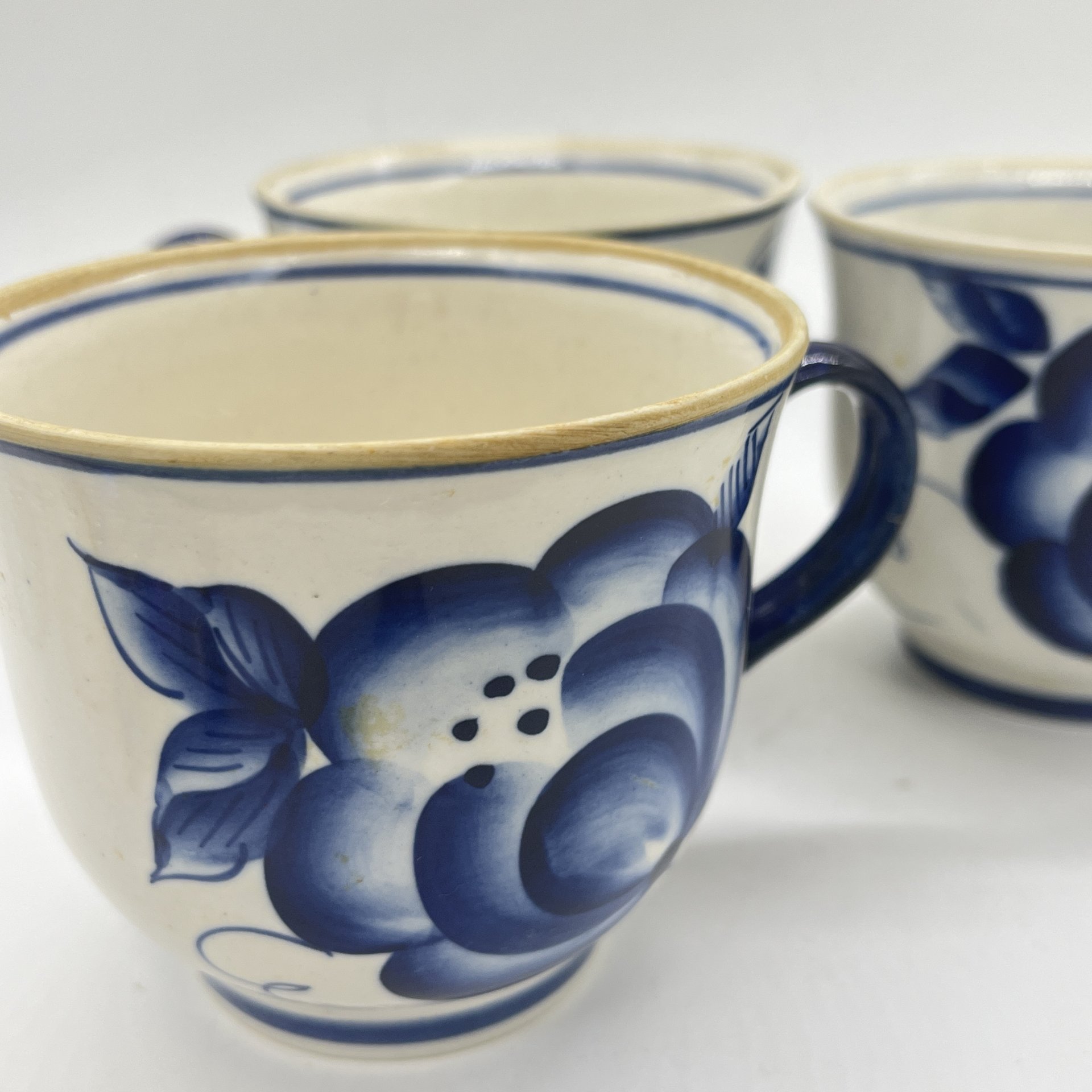 Набор из 3 чашек с расписным растительным декором, фарфор, роспись, Объединение «Гжель», СССР, 1972-1985 гг.